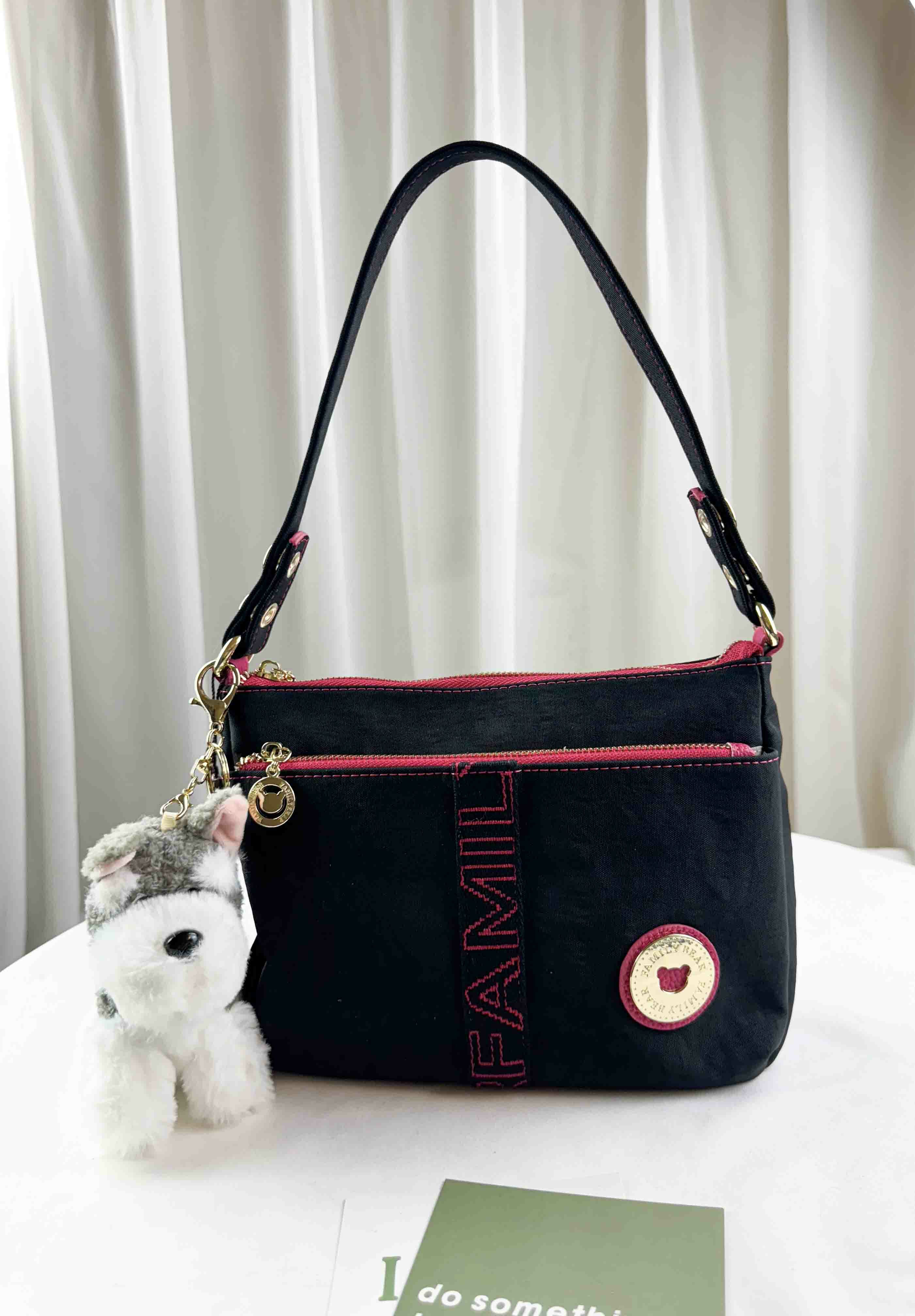 FamilyBear 黑桃織帶防潑水肩背包 / 側背包 附兔兔吊飾 #2563