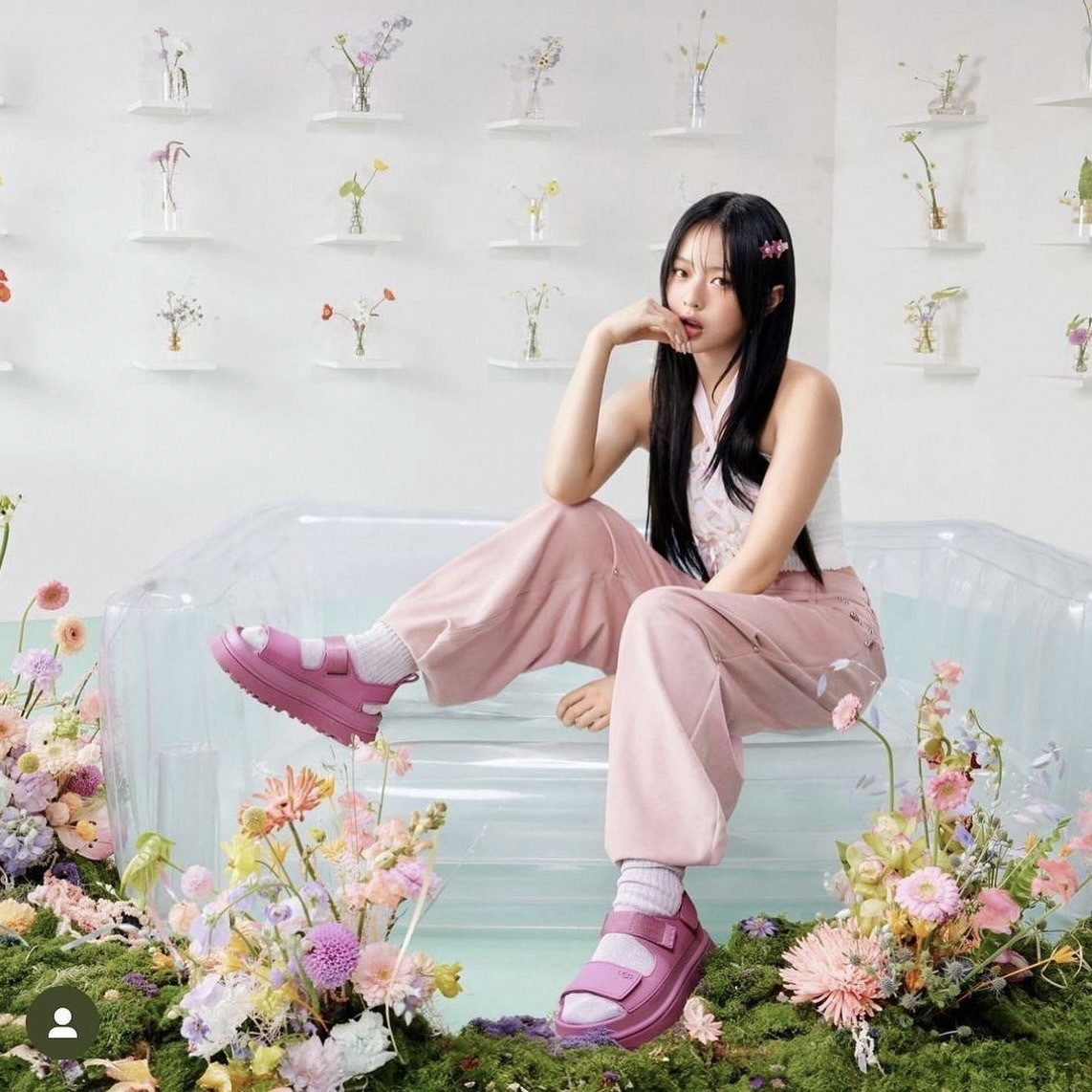 KTQ STORE ‧ NEW JEANS同款 UGG 一字帶涼鞋 六色