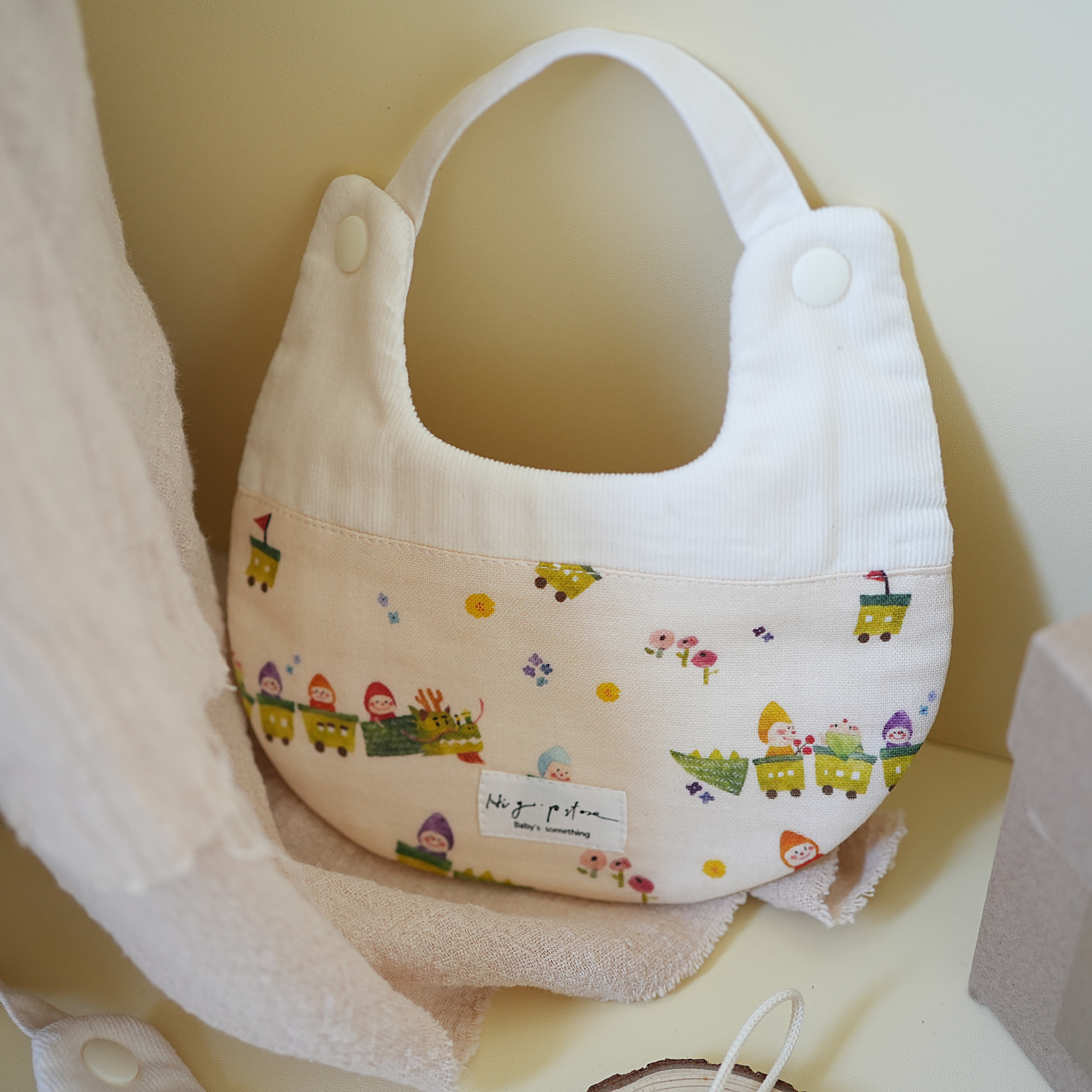 Hi Y.P store-手作圍兜-獨家設計-好運龍（拼接兜）