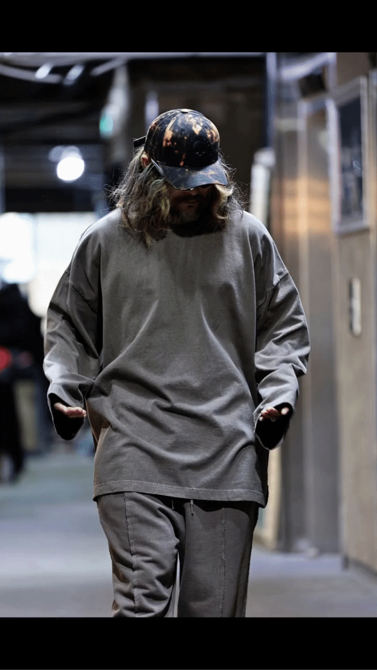 着色大男孩長袖T恤