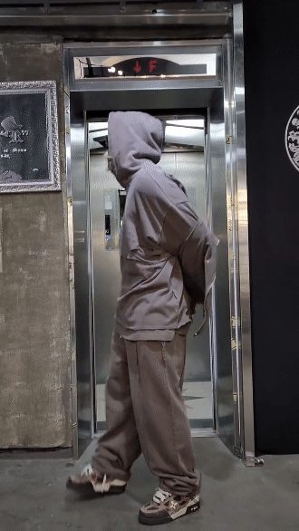 着色層疊式連帽長袖T恤