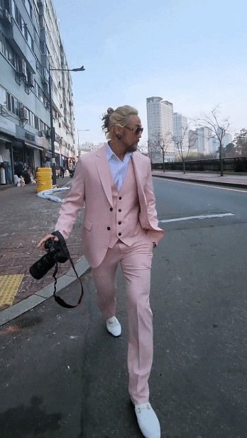 粉色修身款寬鬆西裝褲