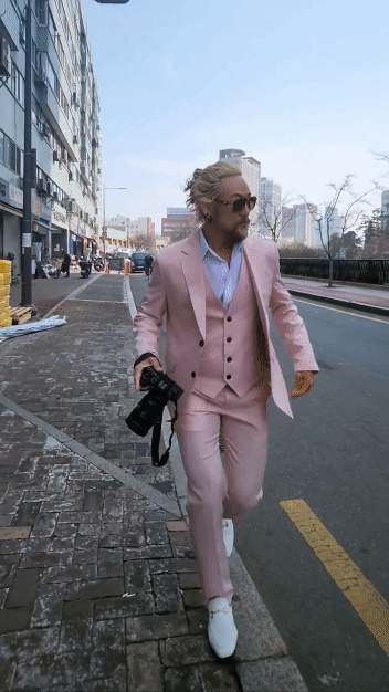 粉色修身款四扣背心