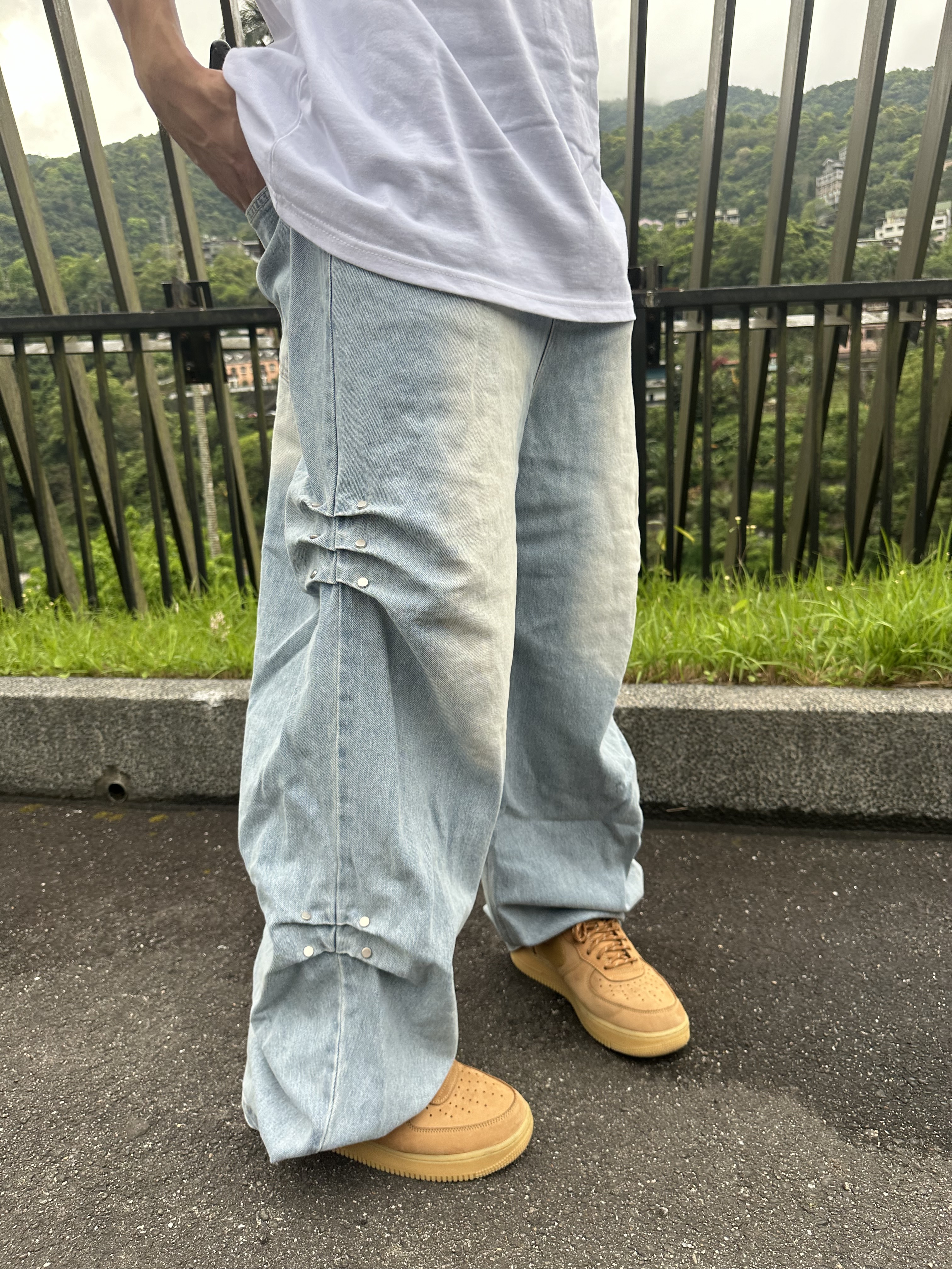 現貨🇰🇷韓國 卯釘 側抓皺 寬鬆 刷色 牛仔褲