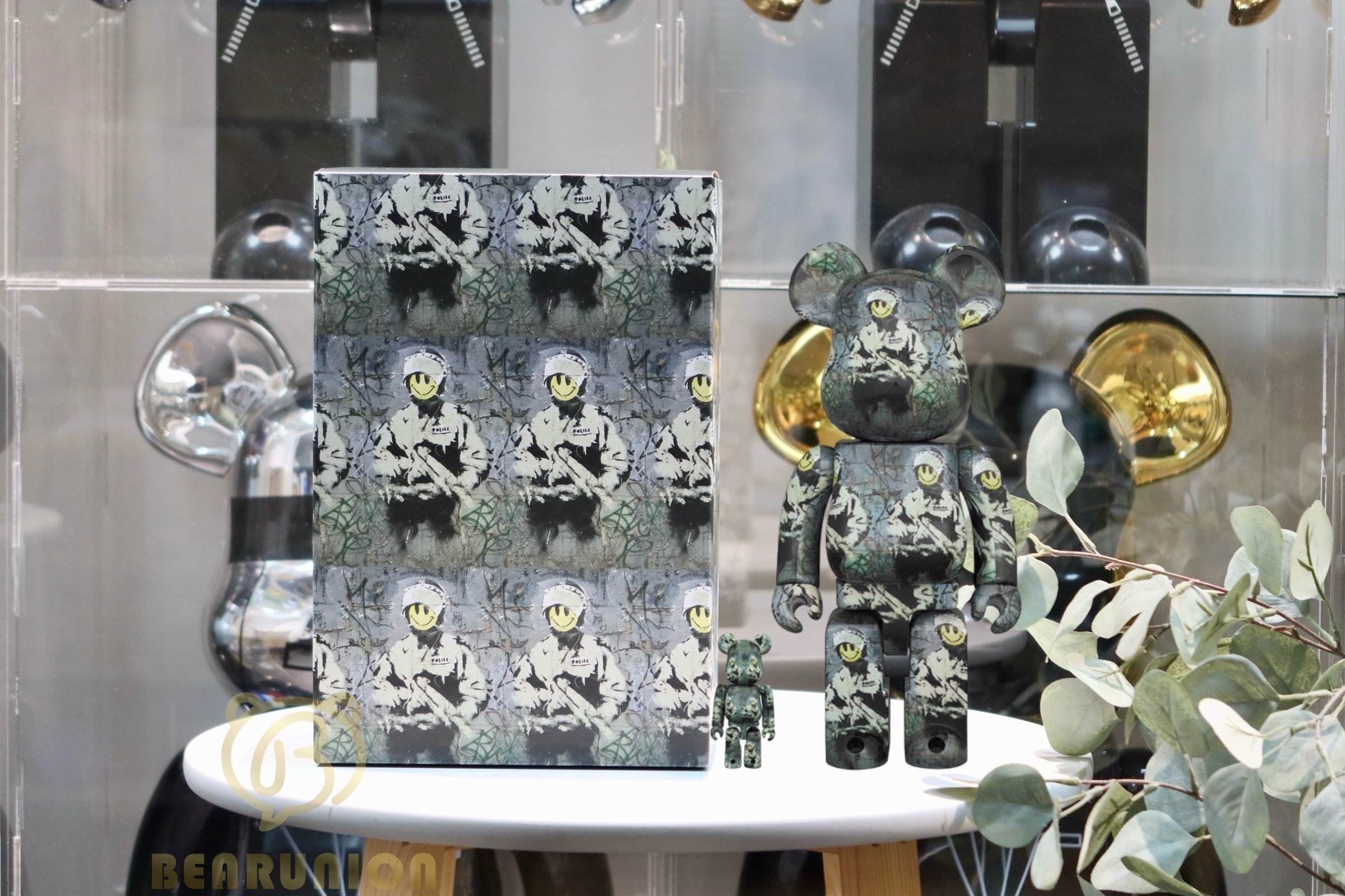 🥇現貨🥇Bearbrick 400% 100% RIOT COP