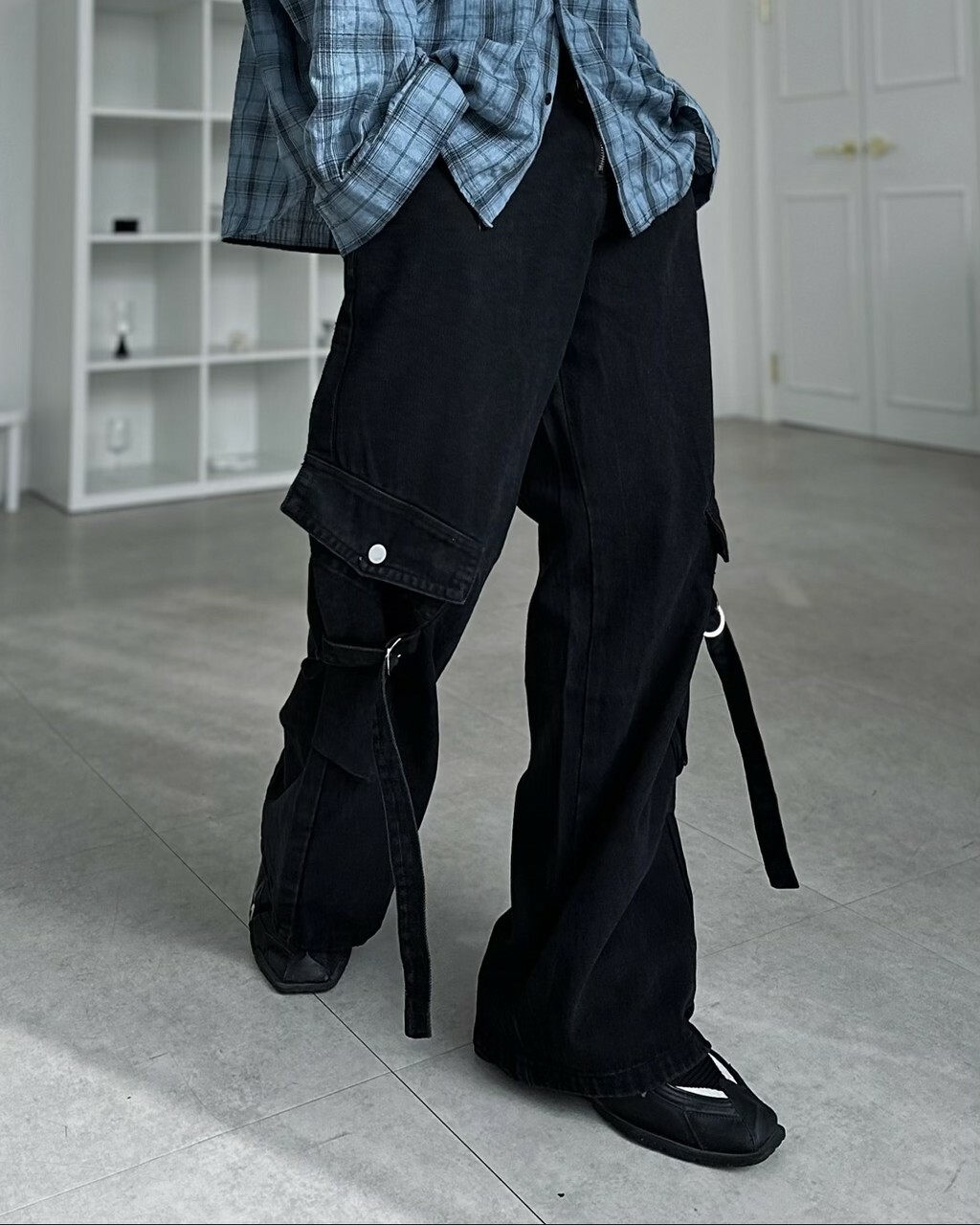 黑色寬鬆束帶工裝牛仔褲