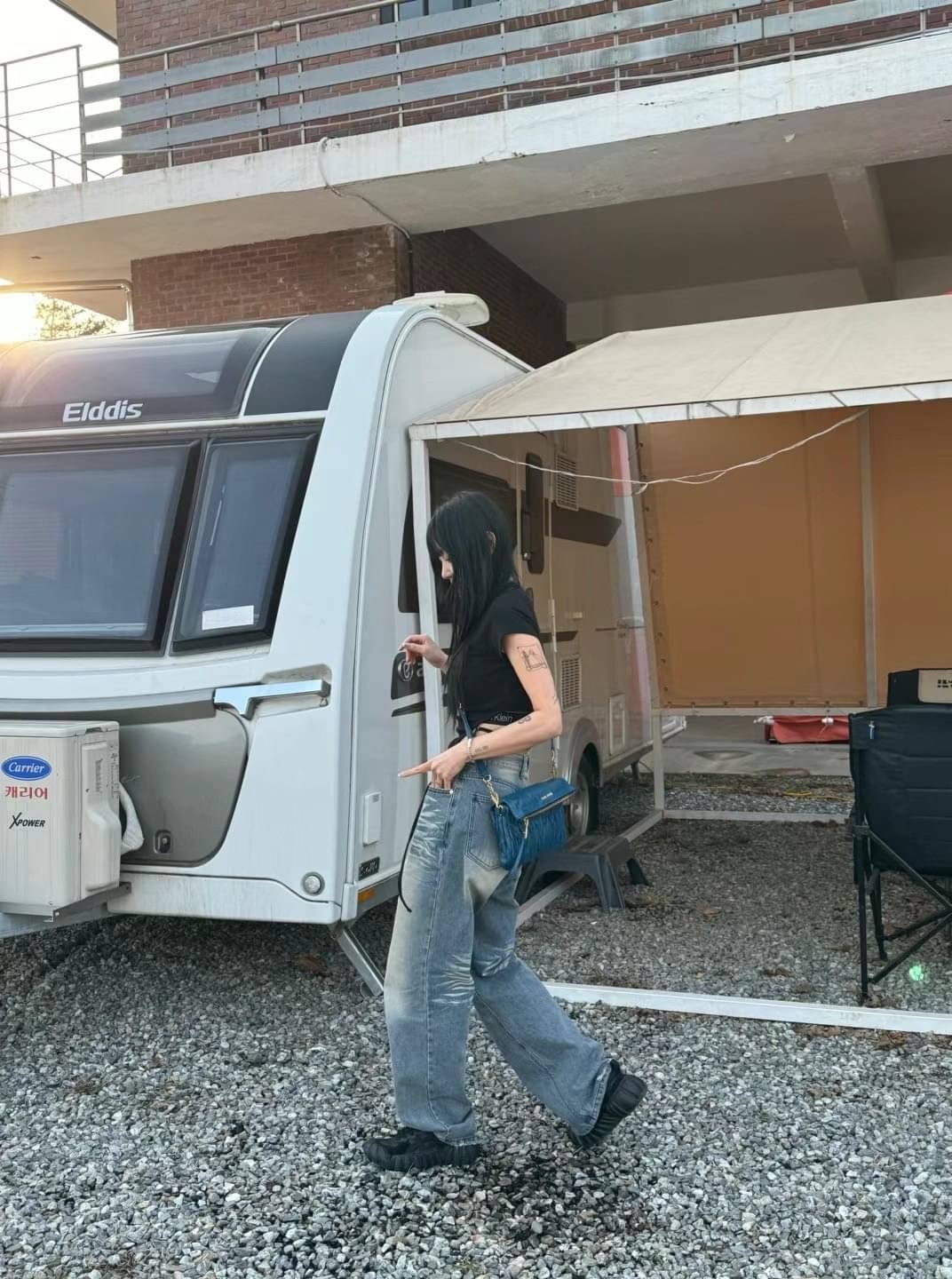 現貨🇰🇷韓國 刷色 後跟 刷破 水洗 牛仔褲