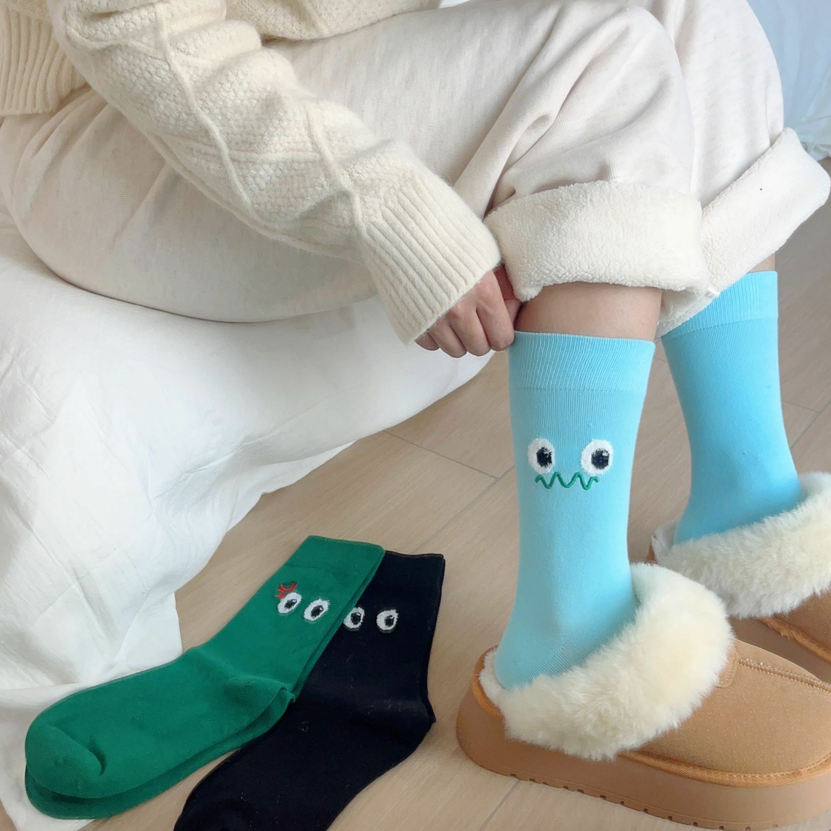 《3965》♾️INS風搞怪大眼中筒襪