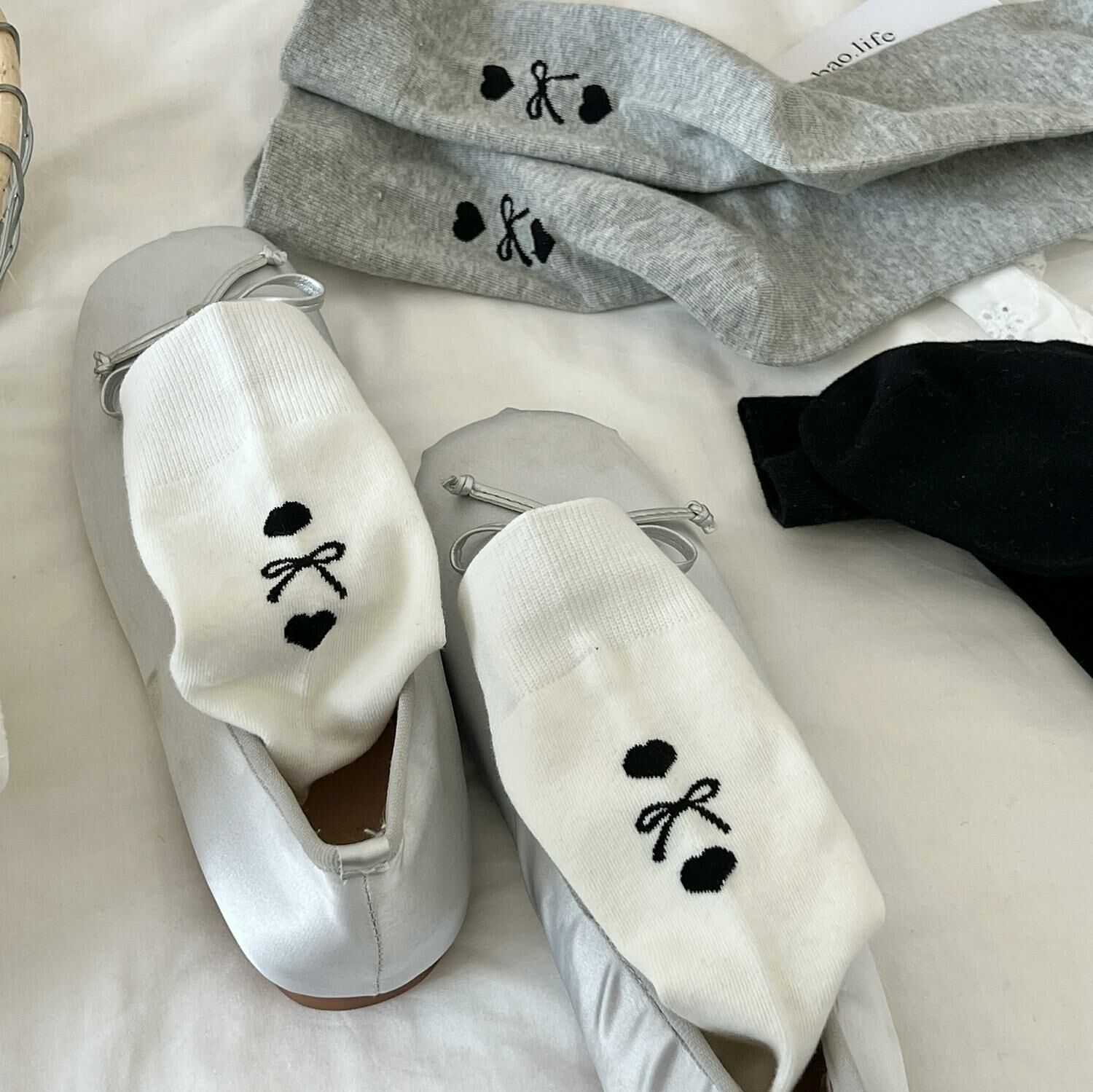 《3966》♾️後跟蝴蝶結愛心造型薄款中筒襪