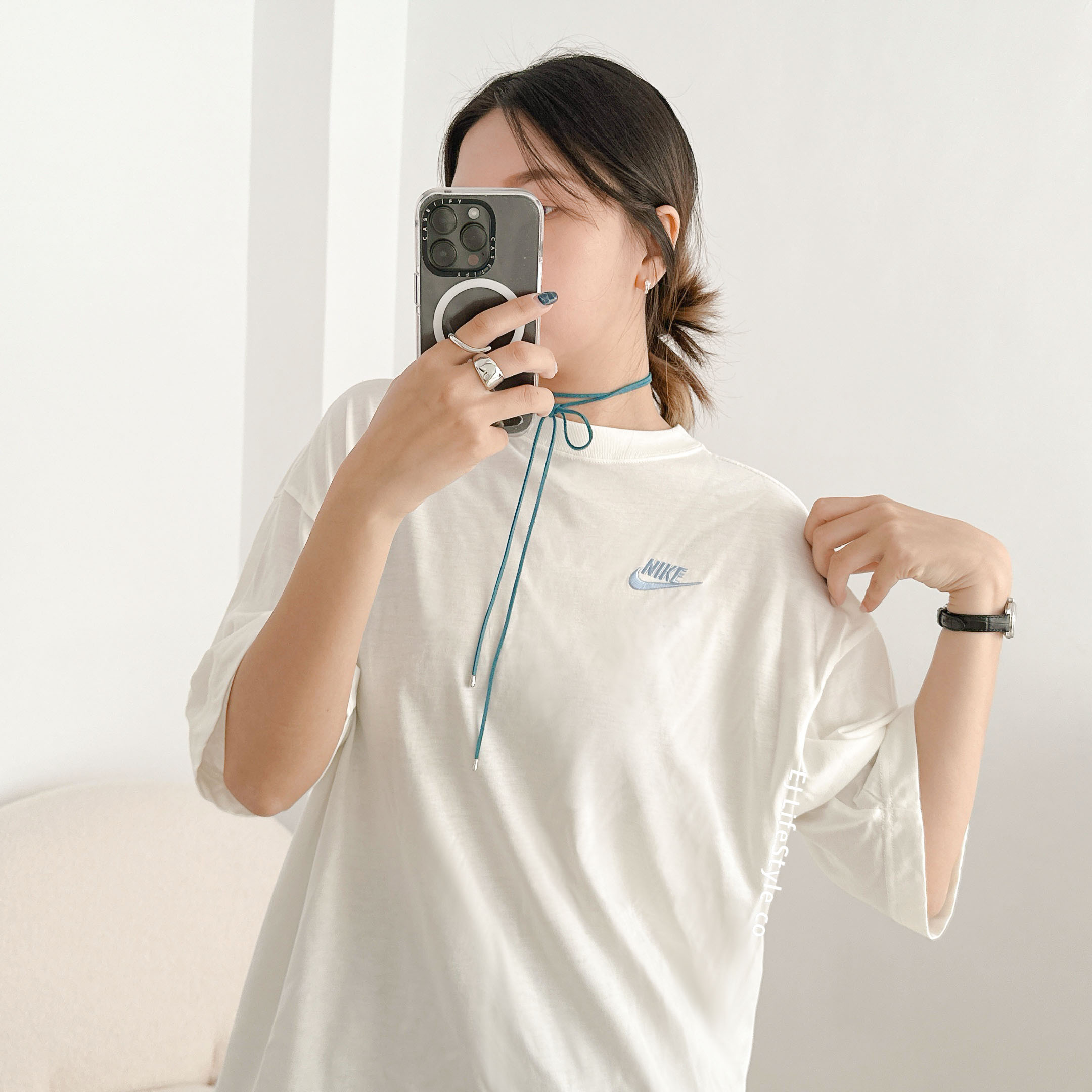 NIKE 寶寶藍 刺繡LOGO OVERSIZE 雛菊 奶油色 女子上衣 HJ9427-133 / 調貨