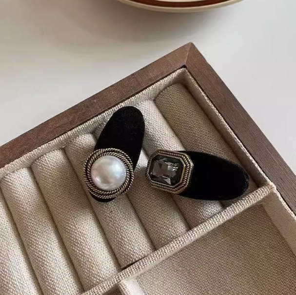 [5 FOR RM10] Korean-style Vintage Velvet Pearl/Square Rhinestone Hair Clip