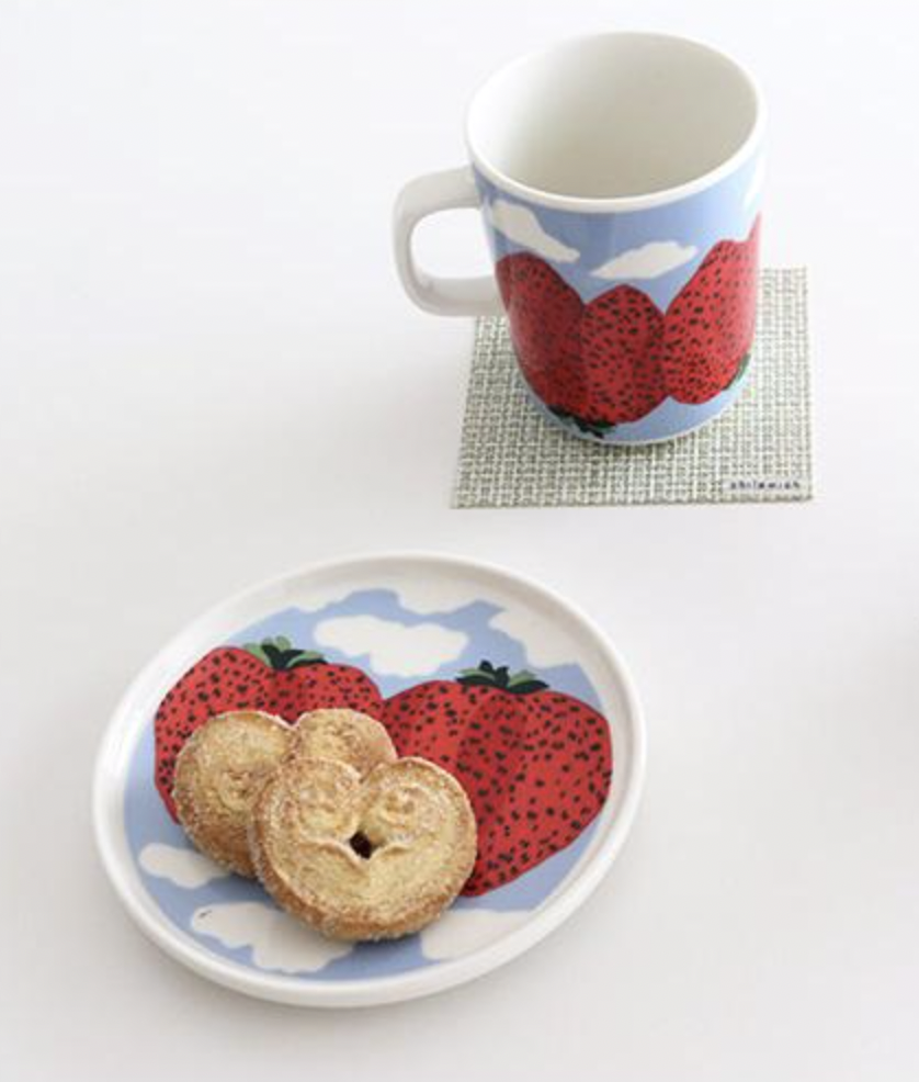 代購現貨 | Marimekko 藍色底士多啤梨山 set | 一隻杯 + 一隻碟