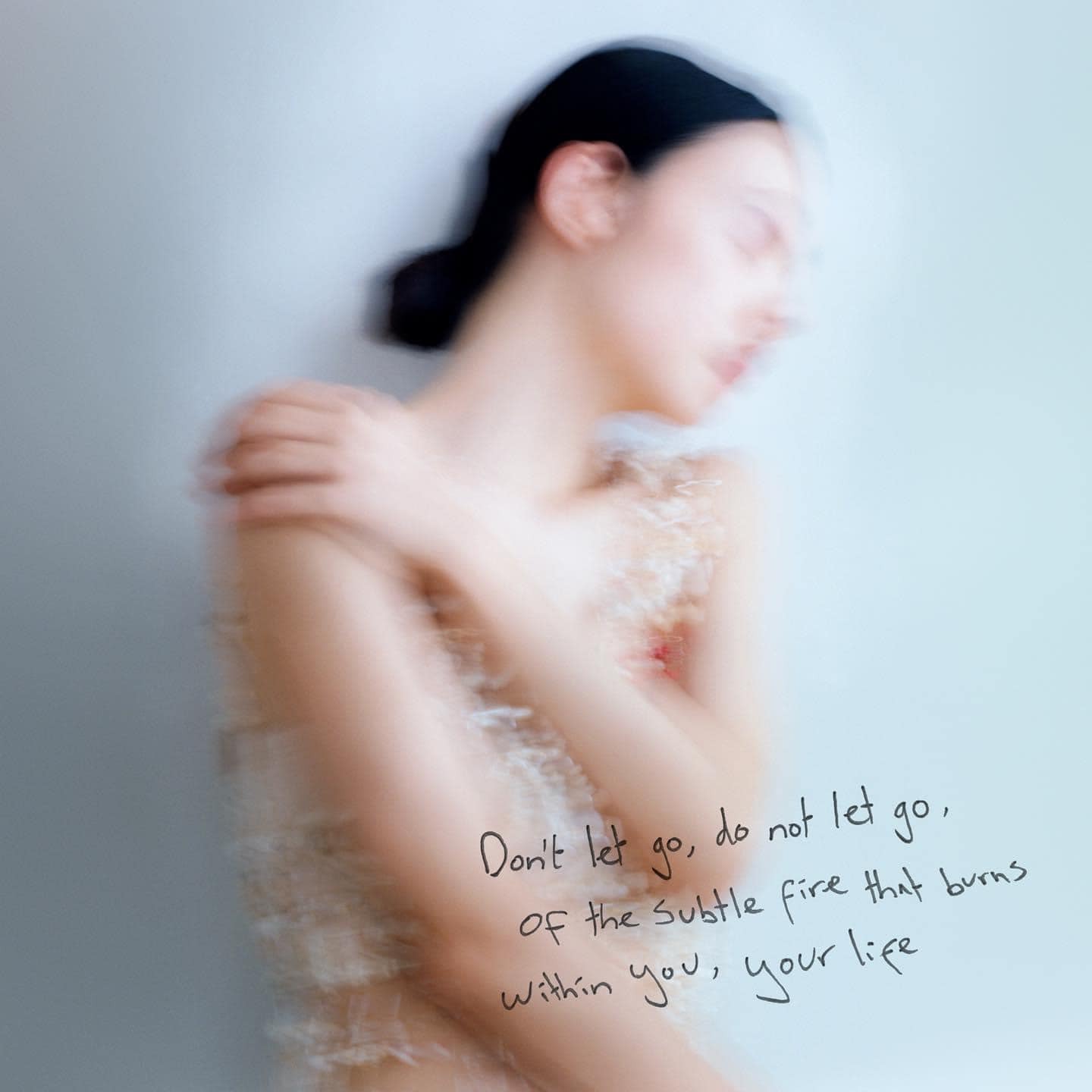 羊文学《12 hugs (like butterflies)＜完全生産限定盤＞》（2LP）