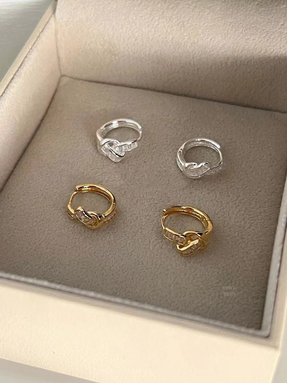 ✨✨S925 SILVER BLING BLING TWIST EARRING🪢