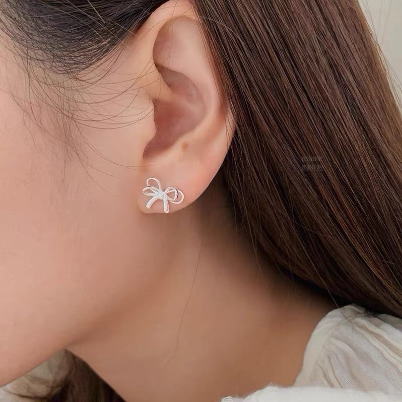 ✨✨S925 SILVER BOW LINES EARRING🎀