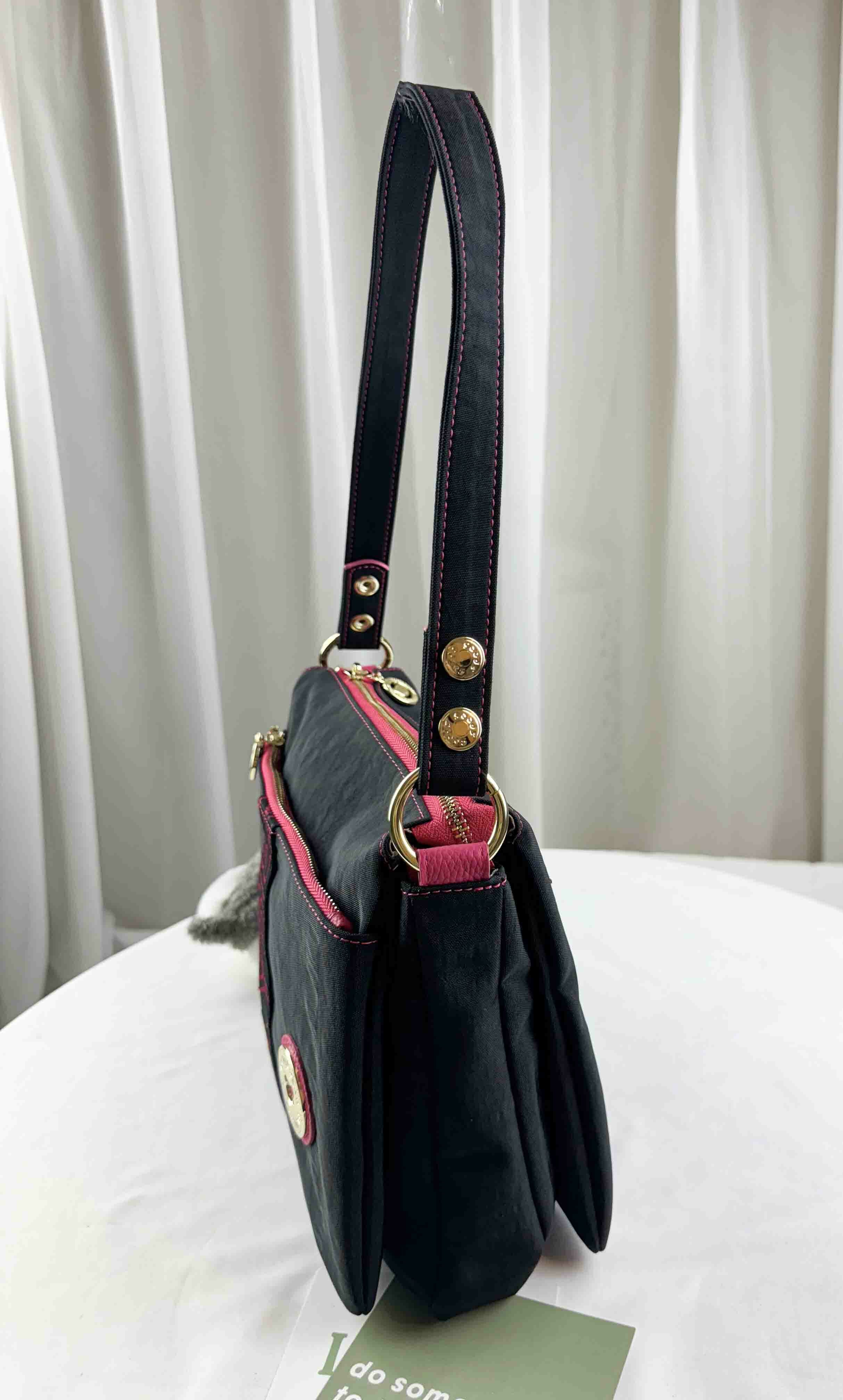 FamilyBear  黑桃織帶防潑水肩背包 / 側背包 附兔兔吊飾 #29259