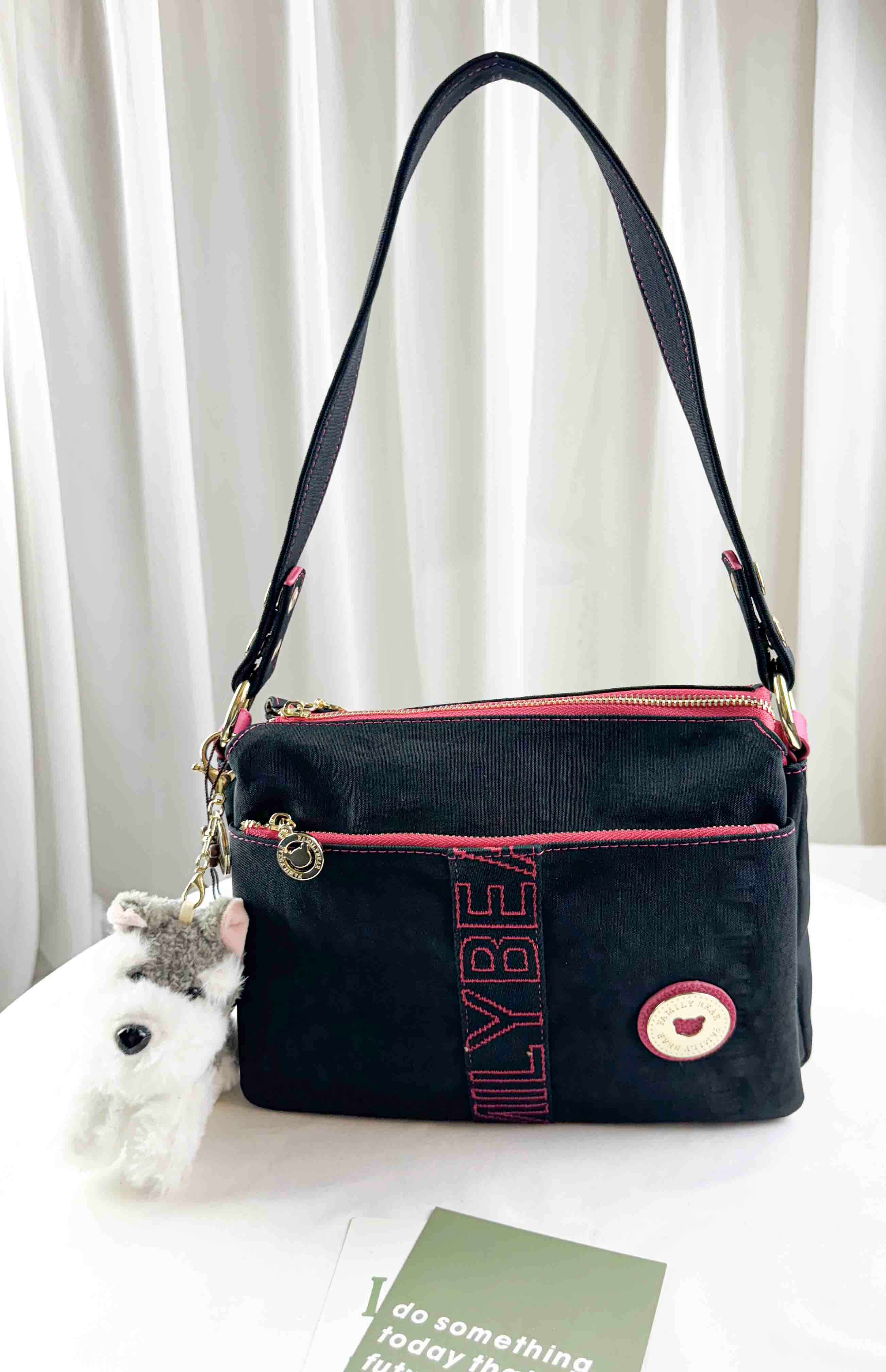 FamilyBear  黑桃織帶防潑水肩背包 / 側背包 附兔兔吊飾 #29259