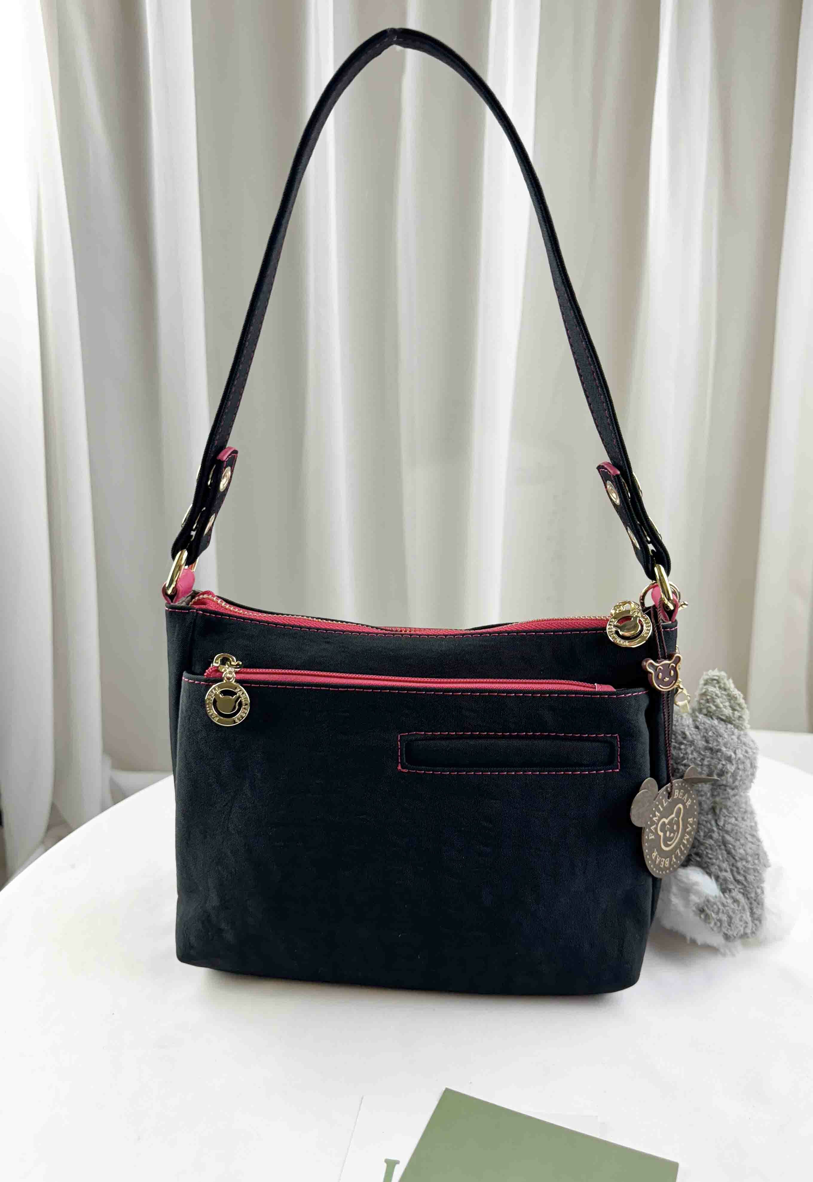 FamilyBear 黑桃織帶防潑水肩背包 / 側背包  附兔兔吊飾  #2820