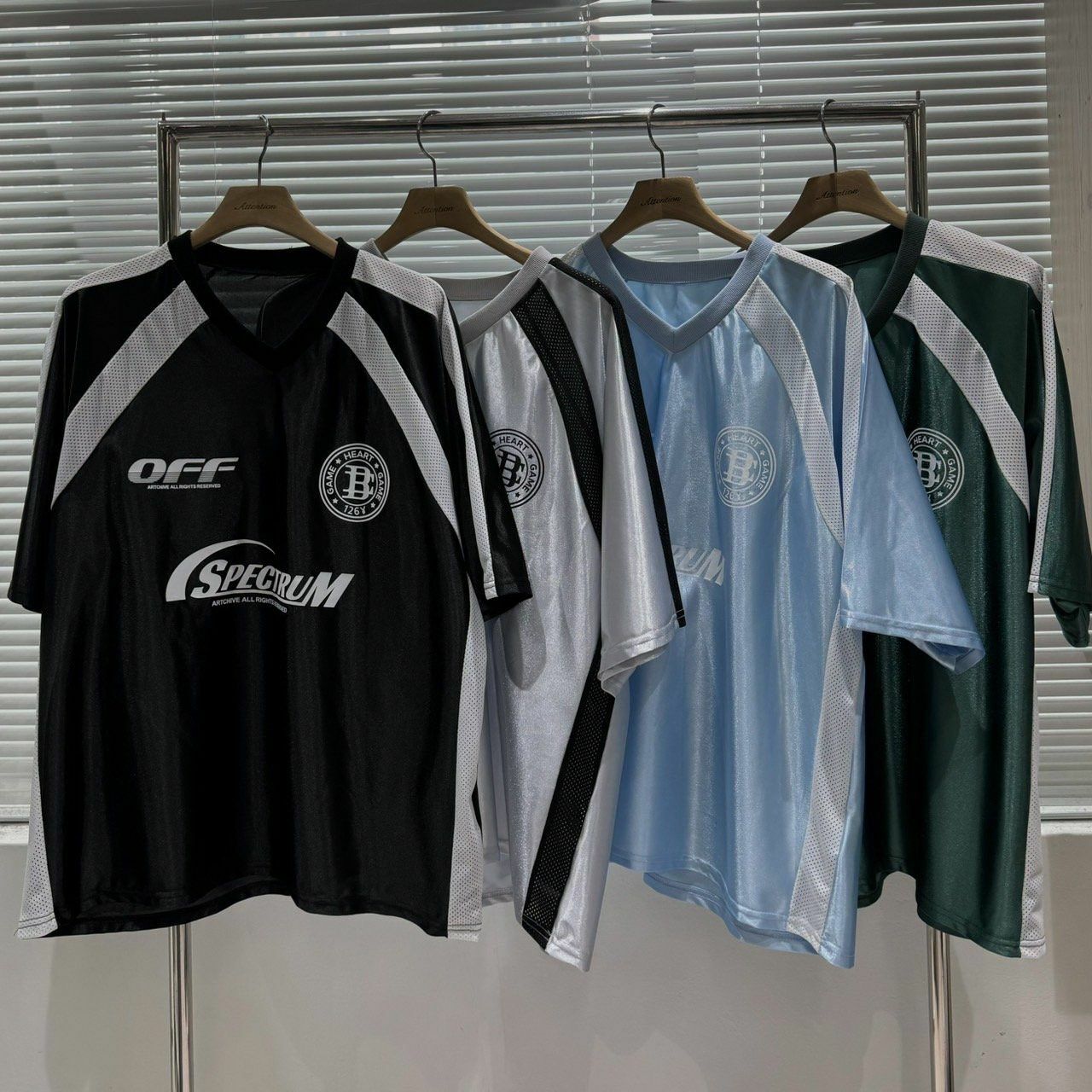 V領英文字短袖Tee BY ATTENTION-177T