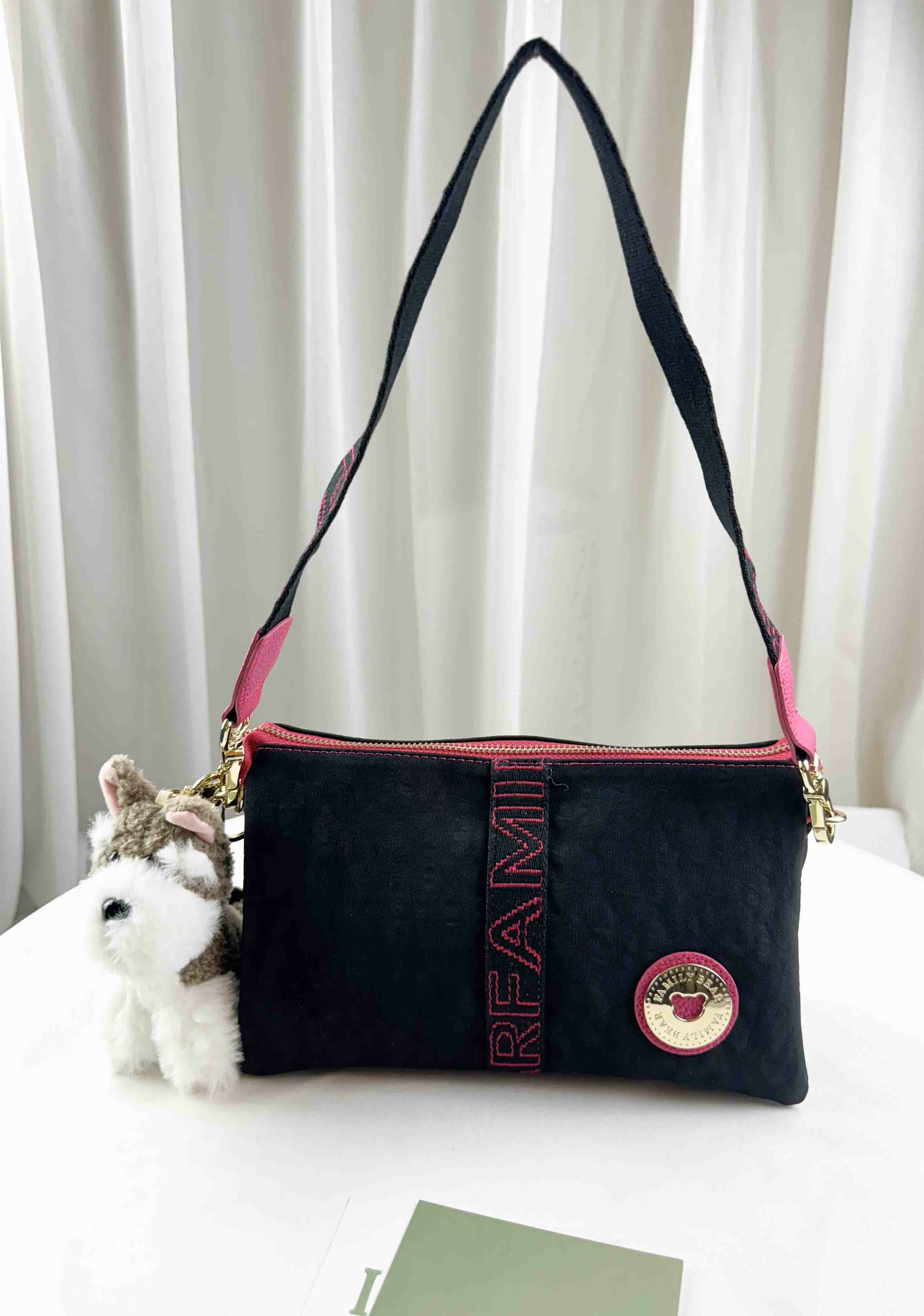 FamilyBear 黑桃織帶防潑水側背包 附兔兔吊飾 #2107