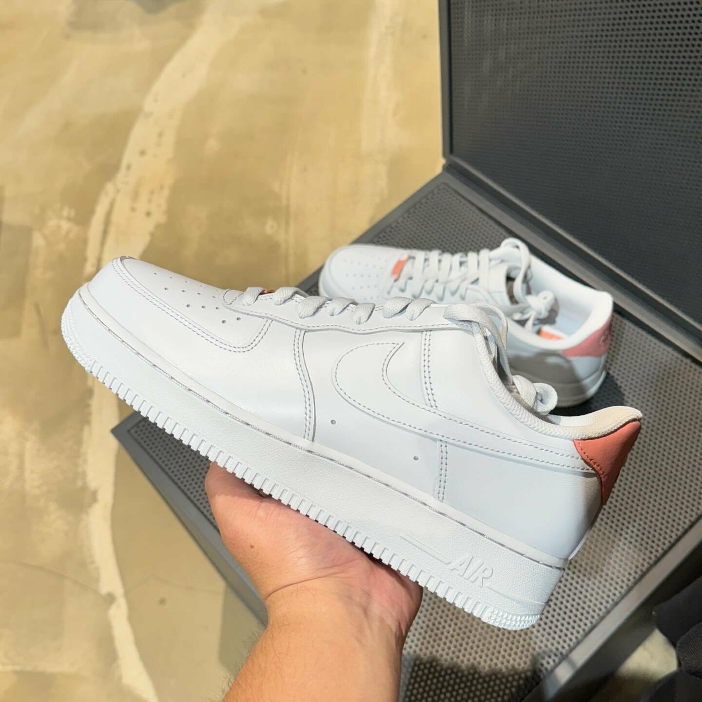 預購 Nike Air Force 霧灰粉標 HF0729-001