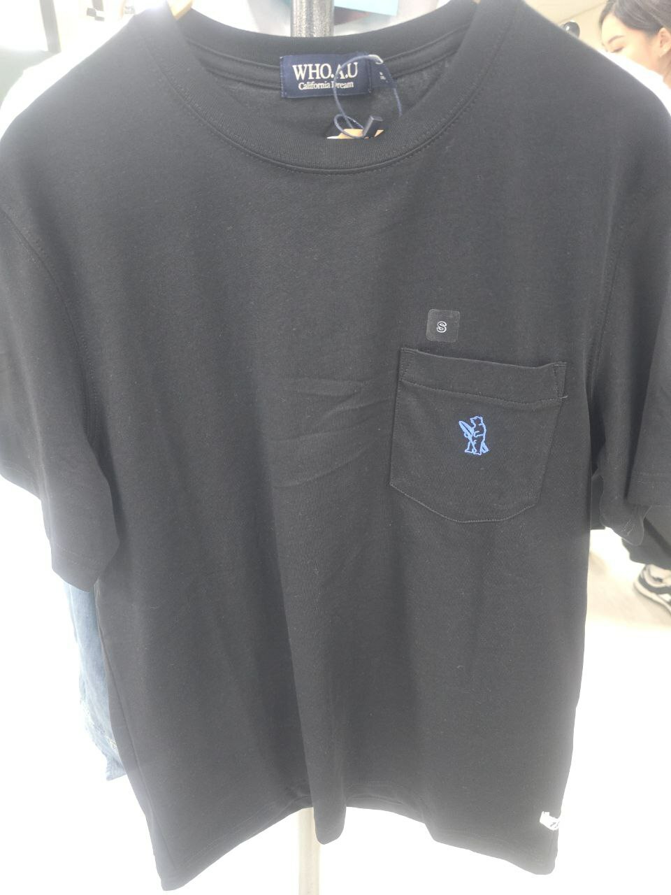 [K] WHO.A.U SURFING BEAR POCKET T-SHIRT,BLACK, WHRAE2522U-00-BLACK (KWAU920)