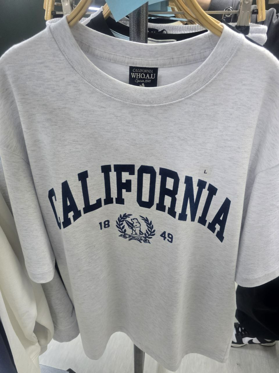 [K] WHO.A.U CALIFORNIA LETTER SHORT SLEEVE T-SHIRT,LIGHT MELANGE GRAY, WHRAE2324U-00-LIGHT MELANGE GRAY (KWAU922)