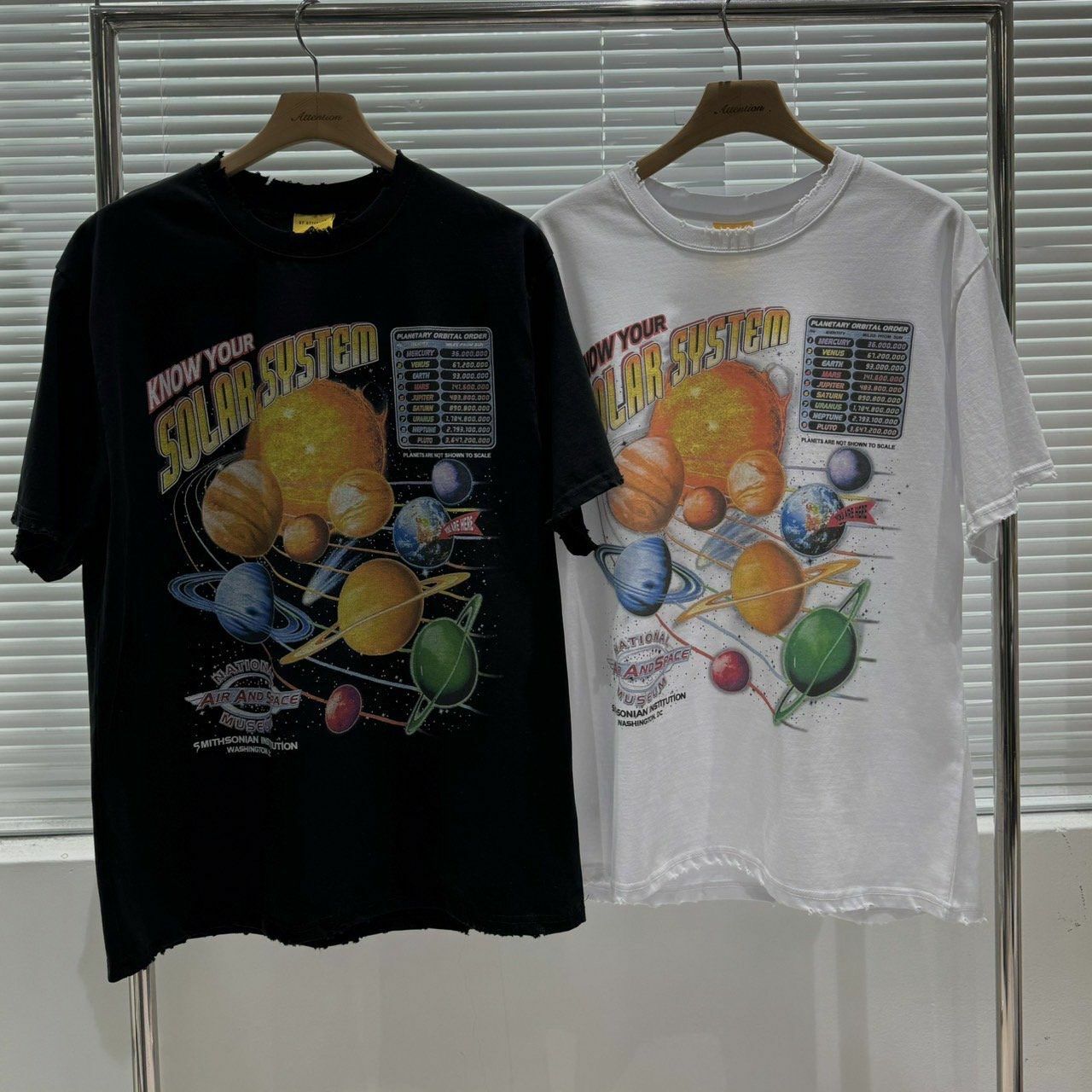 星球圖案英文字短袖Tee BY ATTENTION-183T