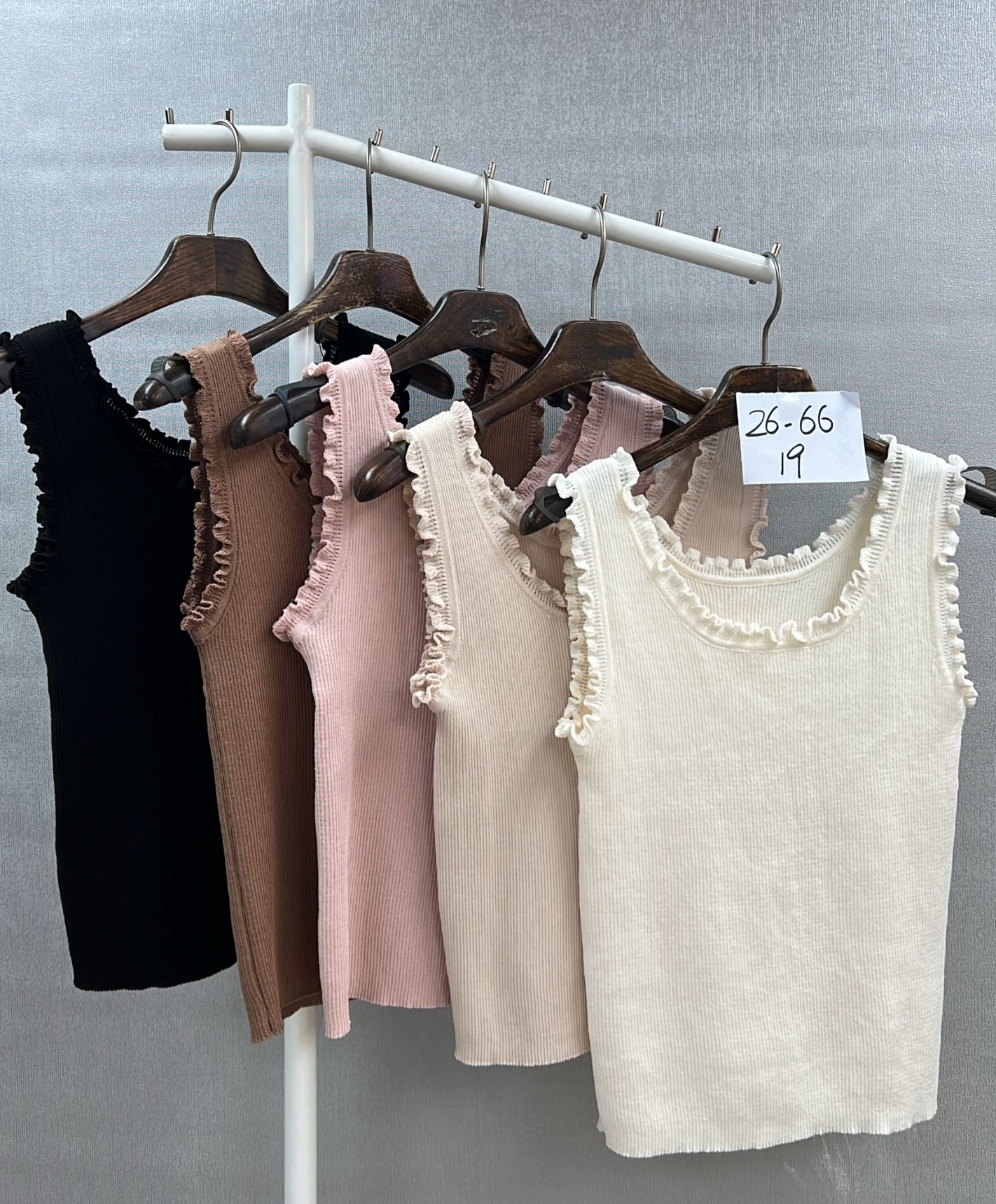 cc11451  坑紋背心 $69/1 $135/2