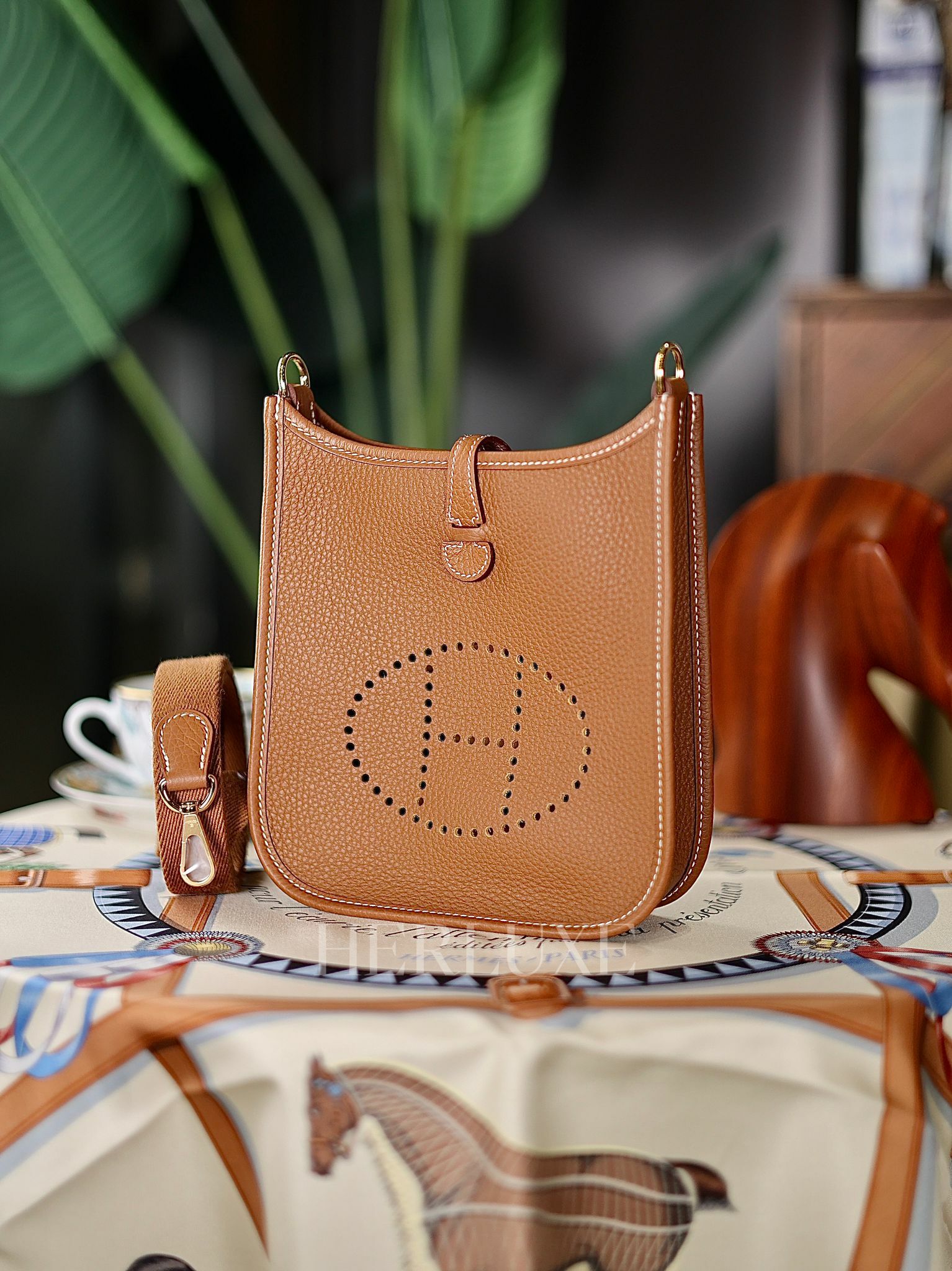 Evelyne mini 37 gold cc tc G (一代:肩帶長105cm)