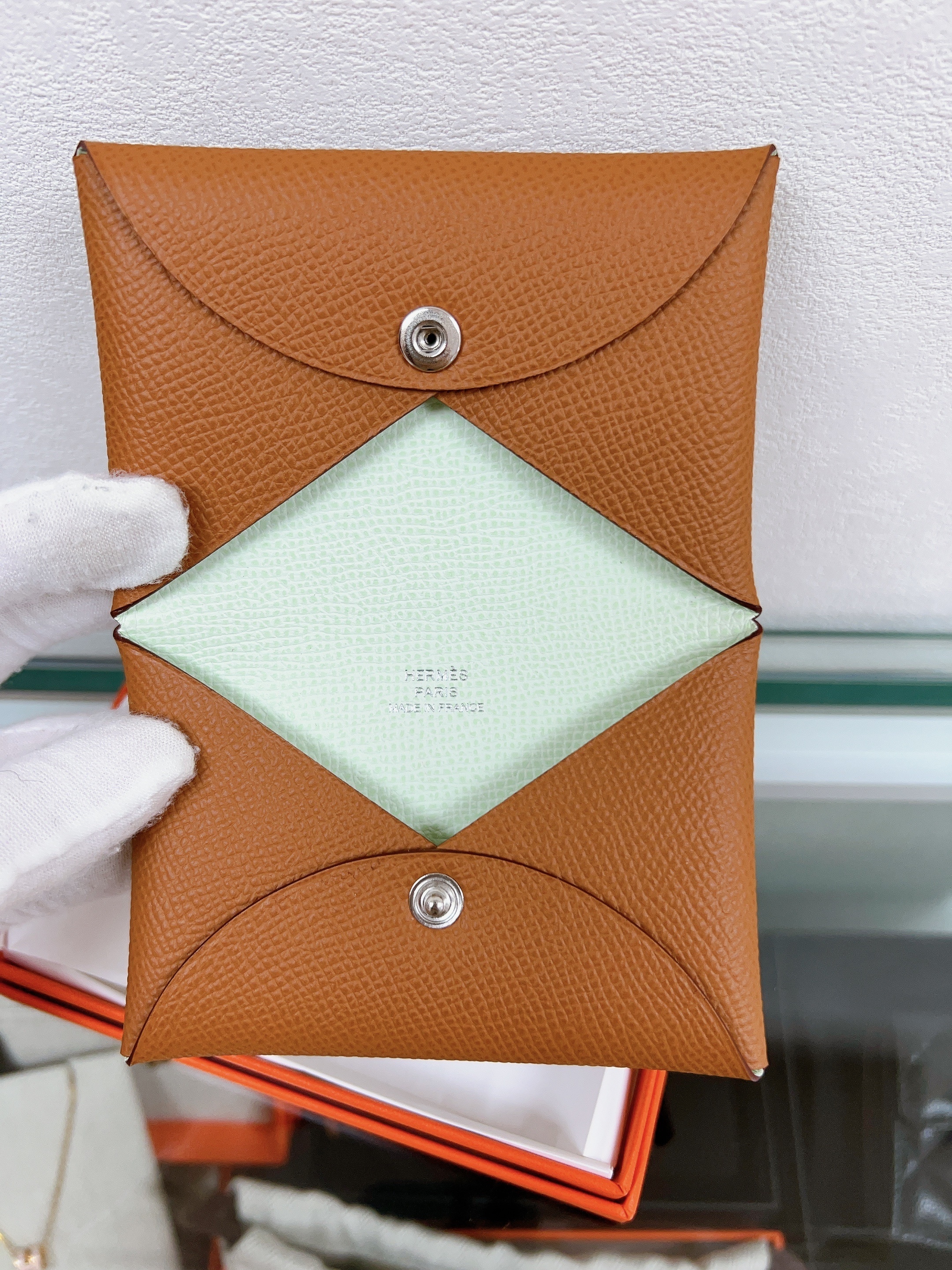 *Unused* Hermes calvi card holder/ gold x vert fizz/ Stamp U