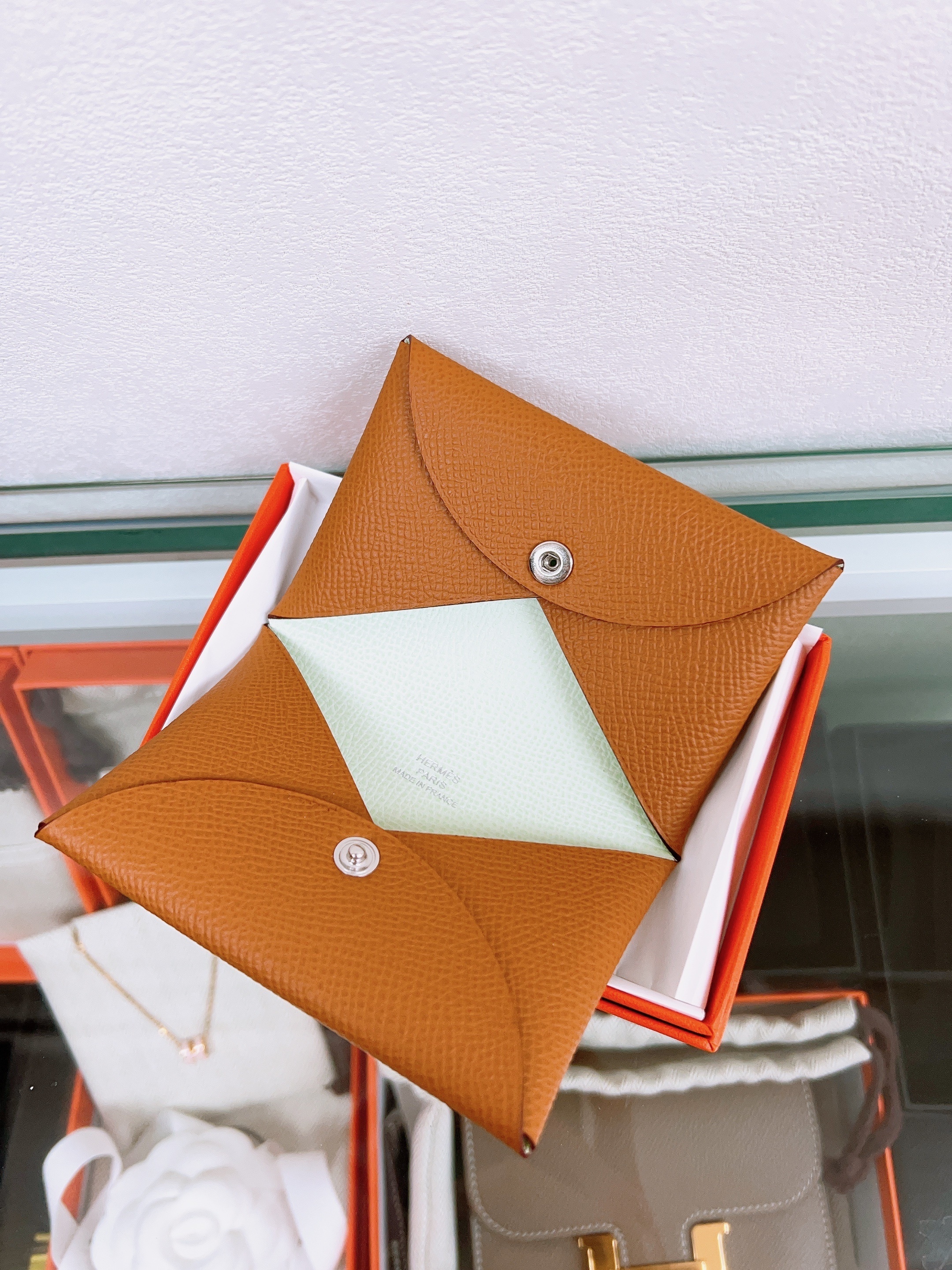 *Unused* Hermes calvi card holder/ gold x vert fizz/ Stamp U