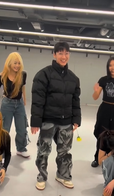 心形刺繡剪邊水洗牛仔褲