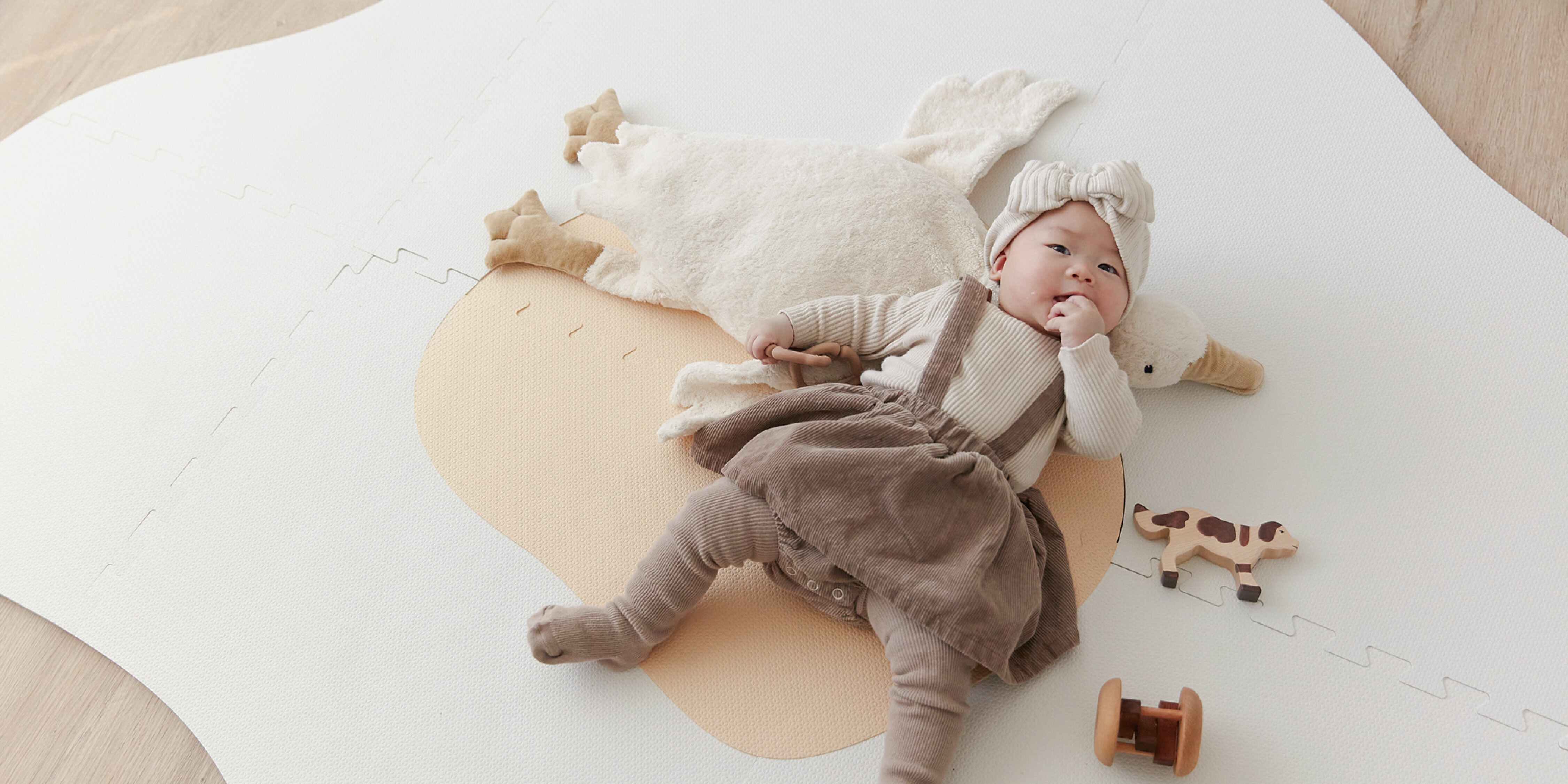 這是一張Pato Pato 的月齡紀錄成長蛋型遊戲地墊的照片