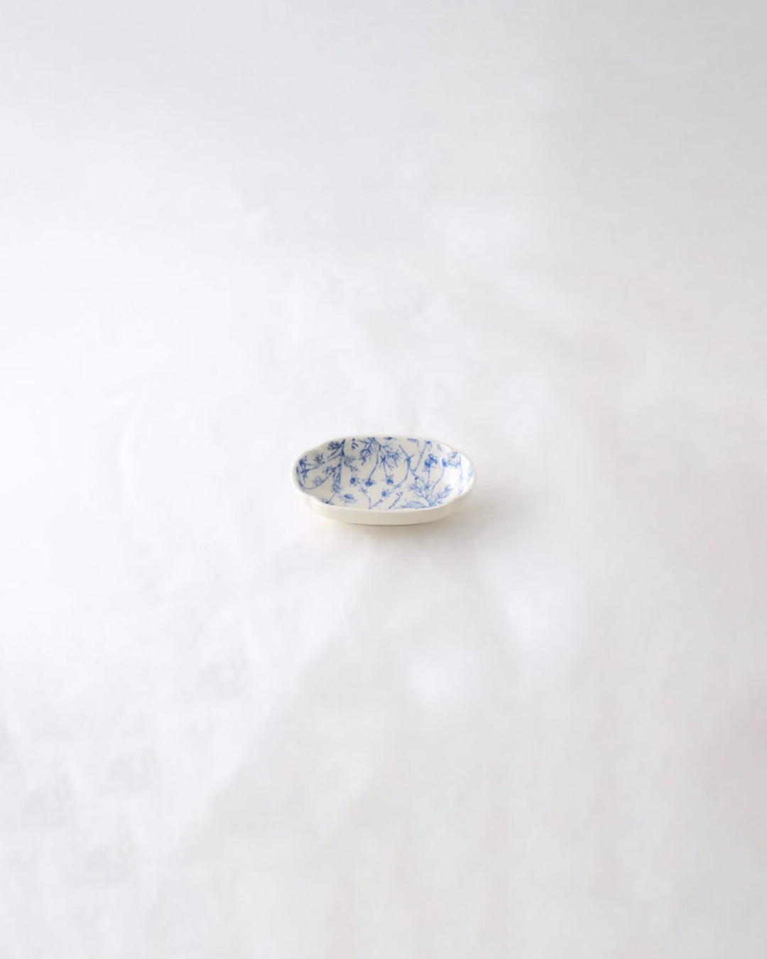 Chamomile Oval Round Sauce plate | studio m'