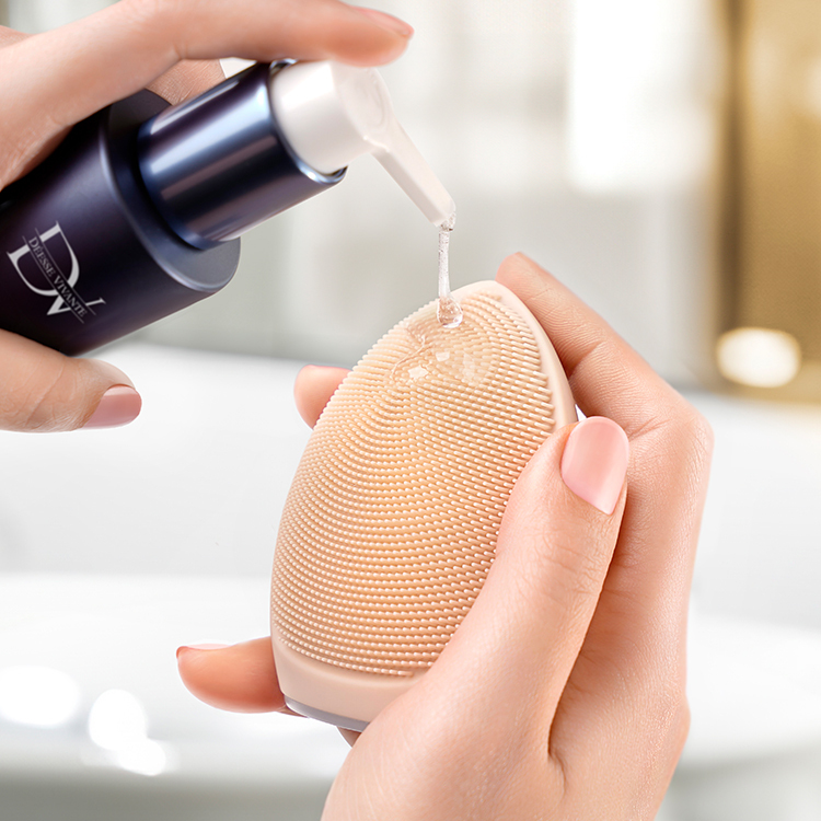 ★女王季特選★ 超導音波淨膚儀 x1入 + (贈) 極致水潤光洗卸凝露 (買一送一)