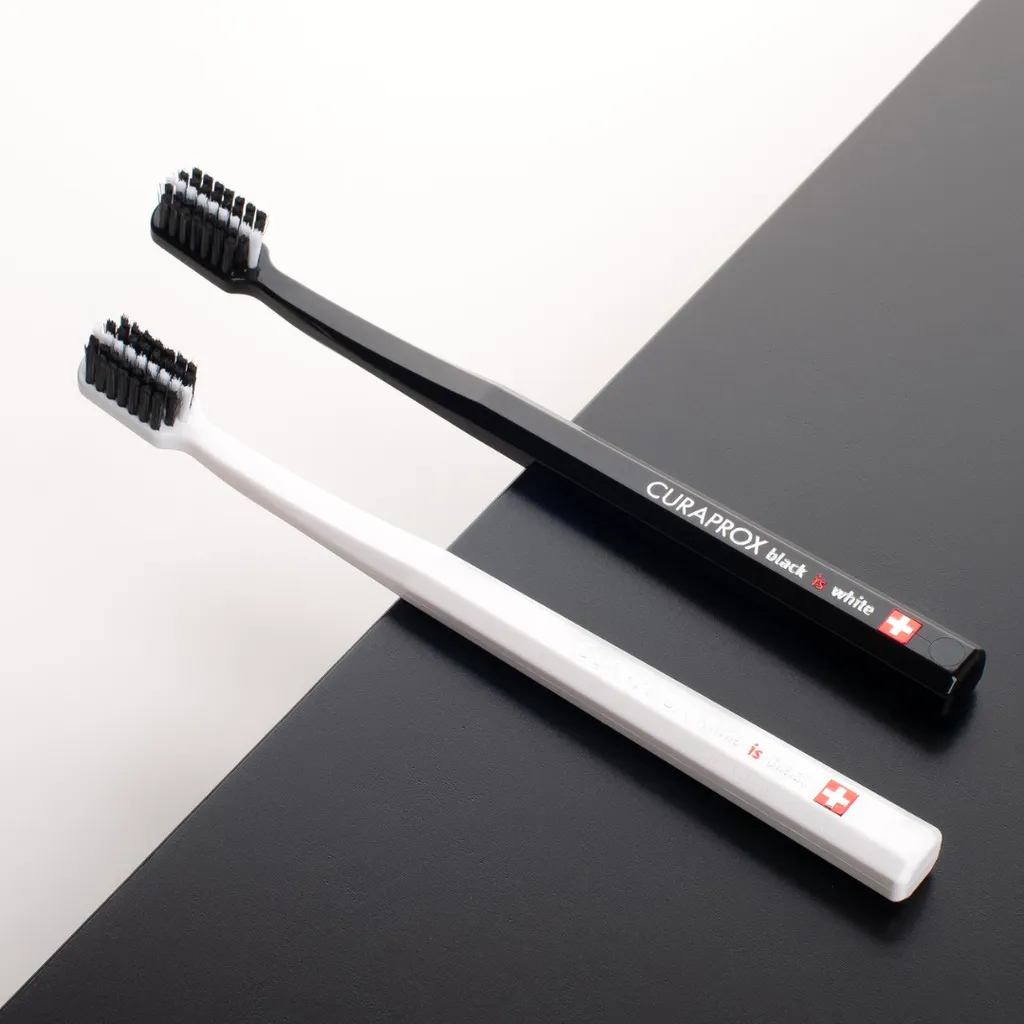 Curaproxt-Black Is White 酷黑淨白牙刷組 Curaproxt-Black Is White 酷黑淨白牙刷組
