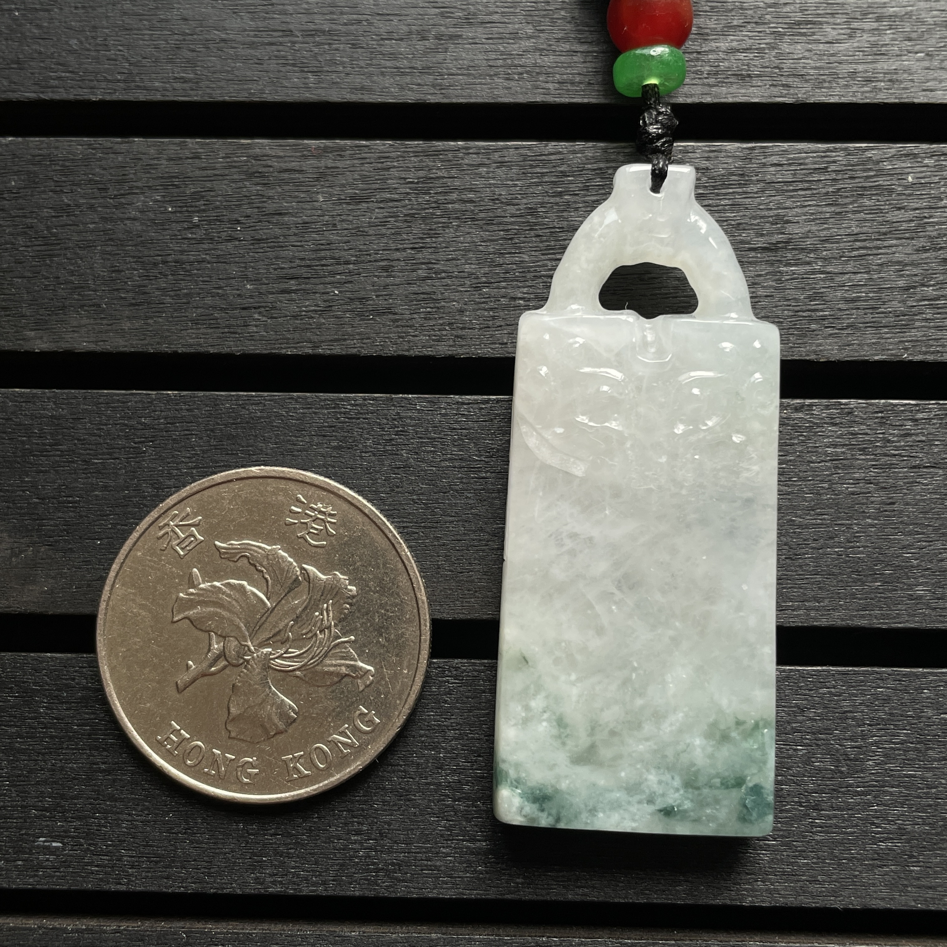 J2249 翡翠冰白飄花仿古牌吊墜