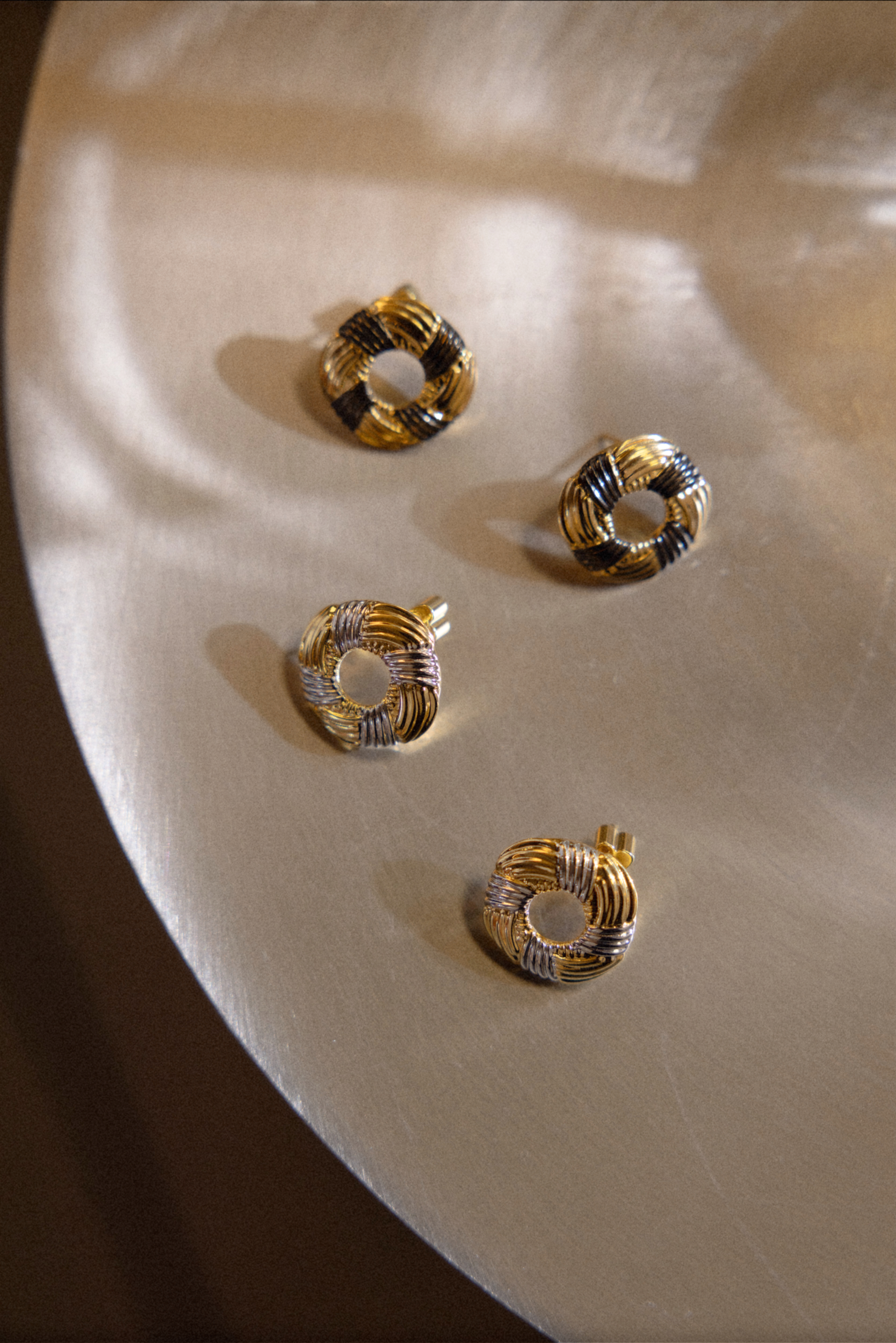 復古編織雙色耳環（黑金色）