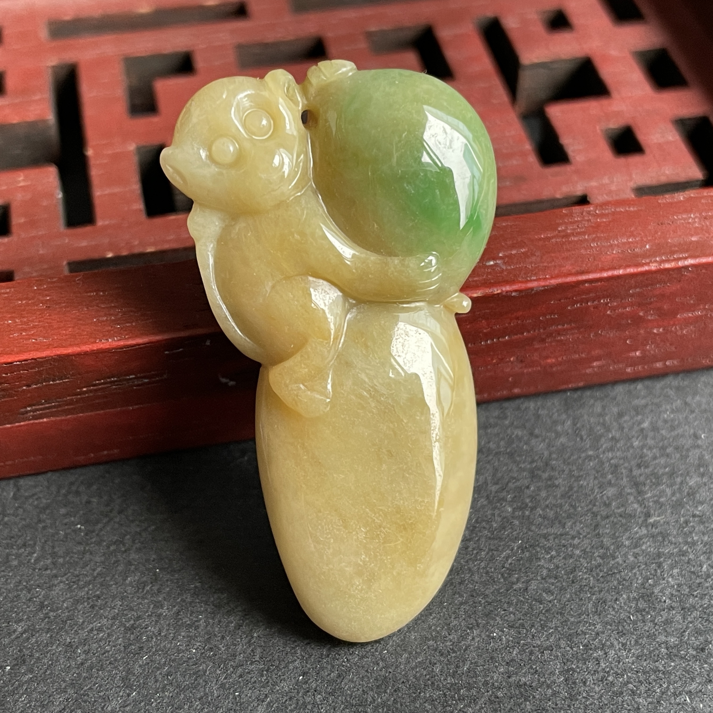 翡翠俏色靈猴獻瑞吊墜,天然翡翠A玉, 緬甸玉, Jade, Jadeite