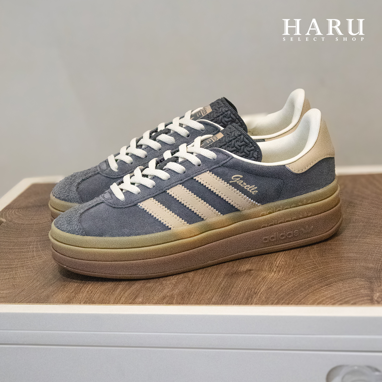 Adidas Original Gazelle Bold 厚底 多層解構 增高 霧灰藍 粉色三線 草寫字體 女生復古休閒鞋 IE0428