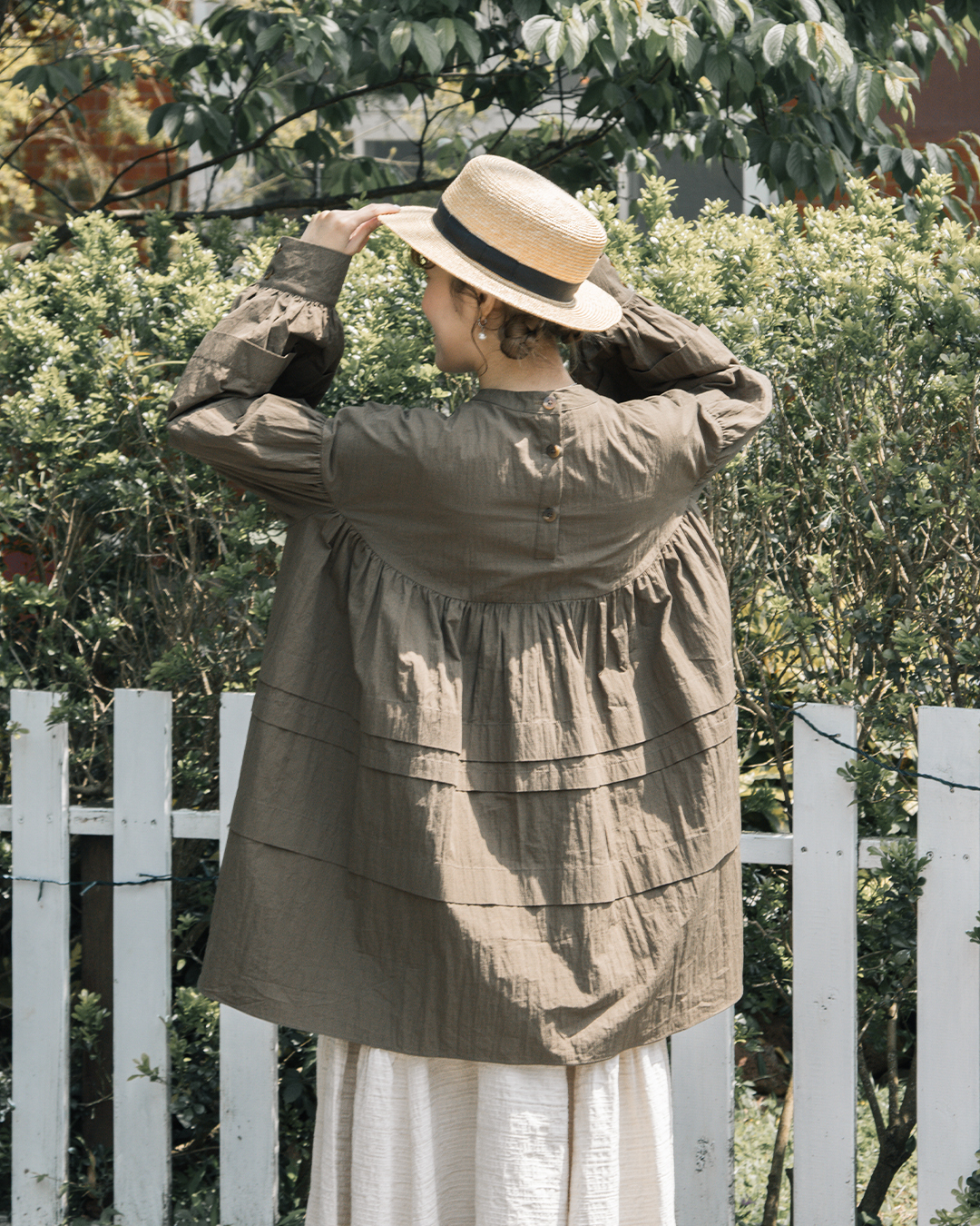 【 Kiki.co made 】小企領傘型打摺上衣