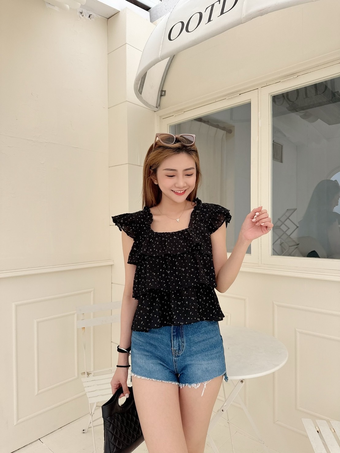 ［預購］🔥04.10春夏新品］💥歐膩ㄉ最愛］韓版ㄩ領小碎花荷葉袖口蛋糕背心洋（性感黑/兩色）