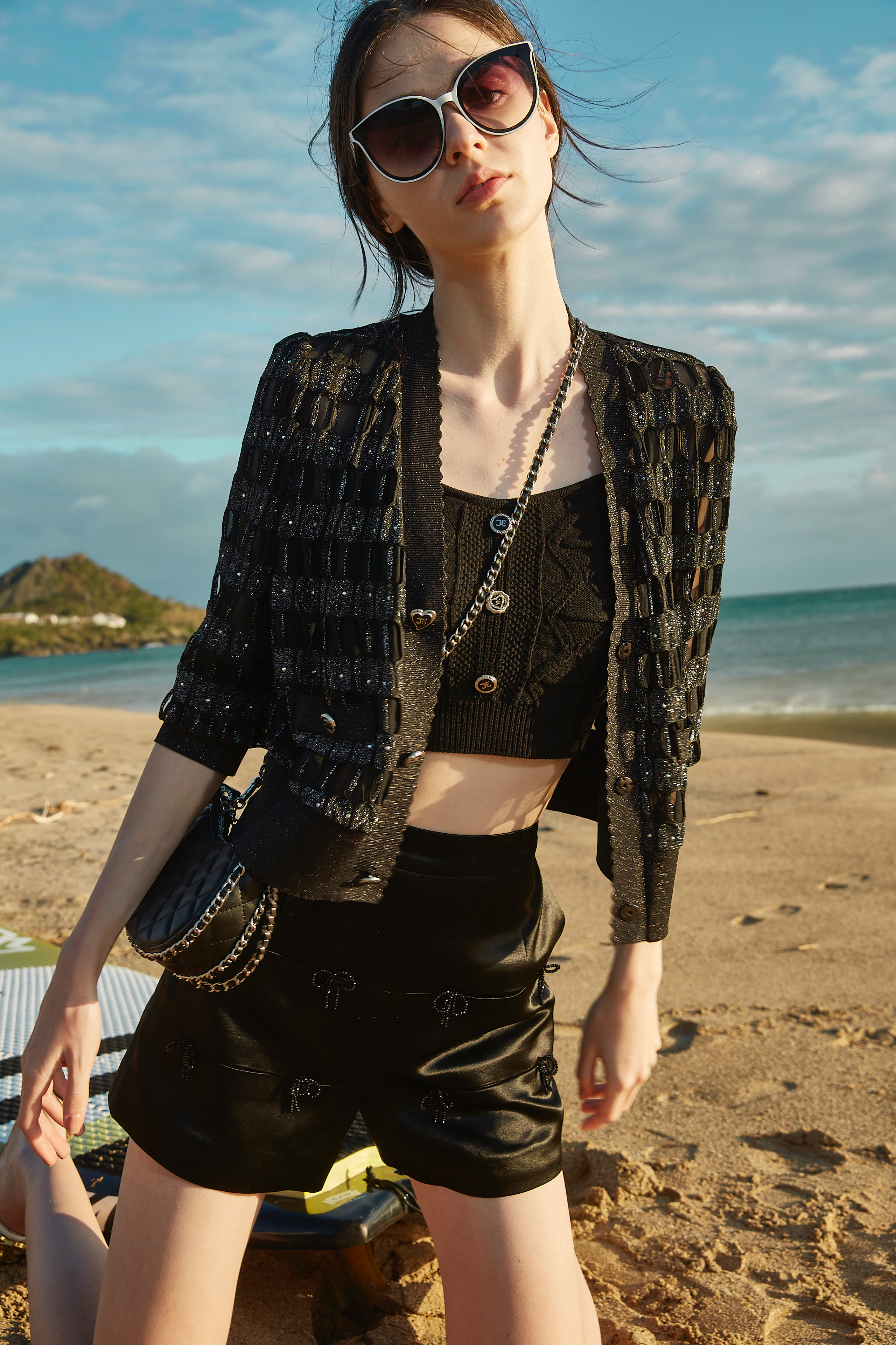 BD10063D1 蔥蔥大孔洞卡迪跟短外套