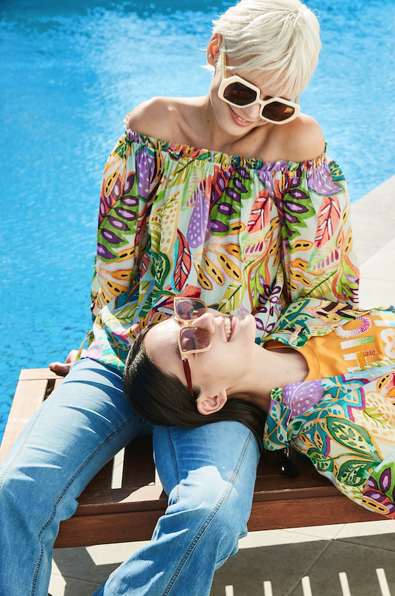 BD10137A1 新藝術花園奇幻彩葉大圓領泡秀女衫 (可拉一字領)