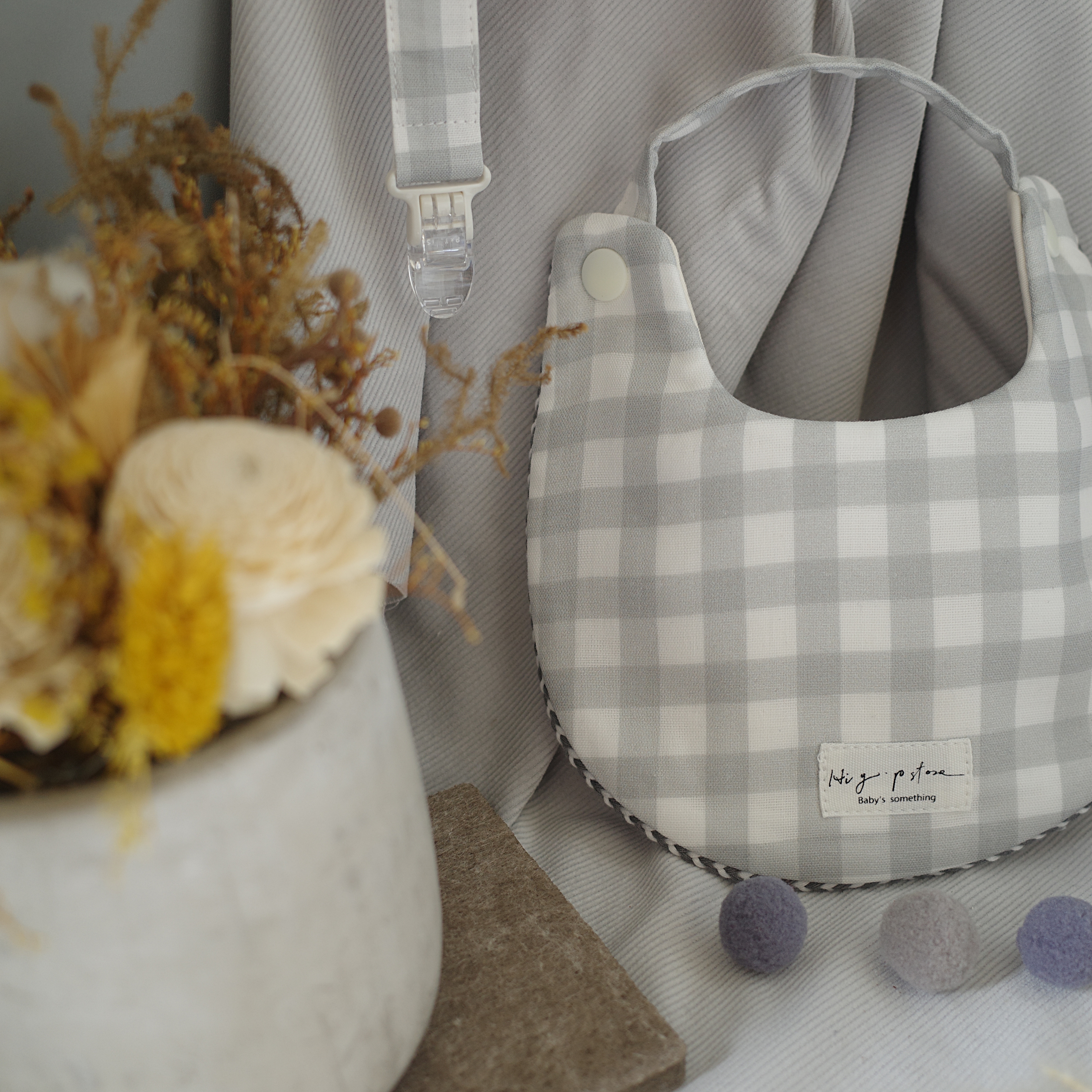 Hi Y.P store-手作圍兜-獨家設計-銀灰格紋