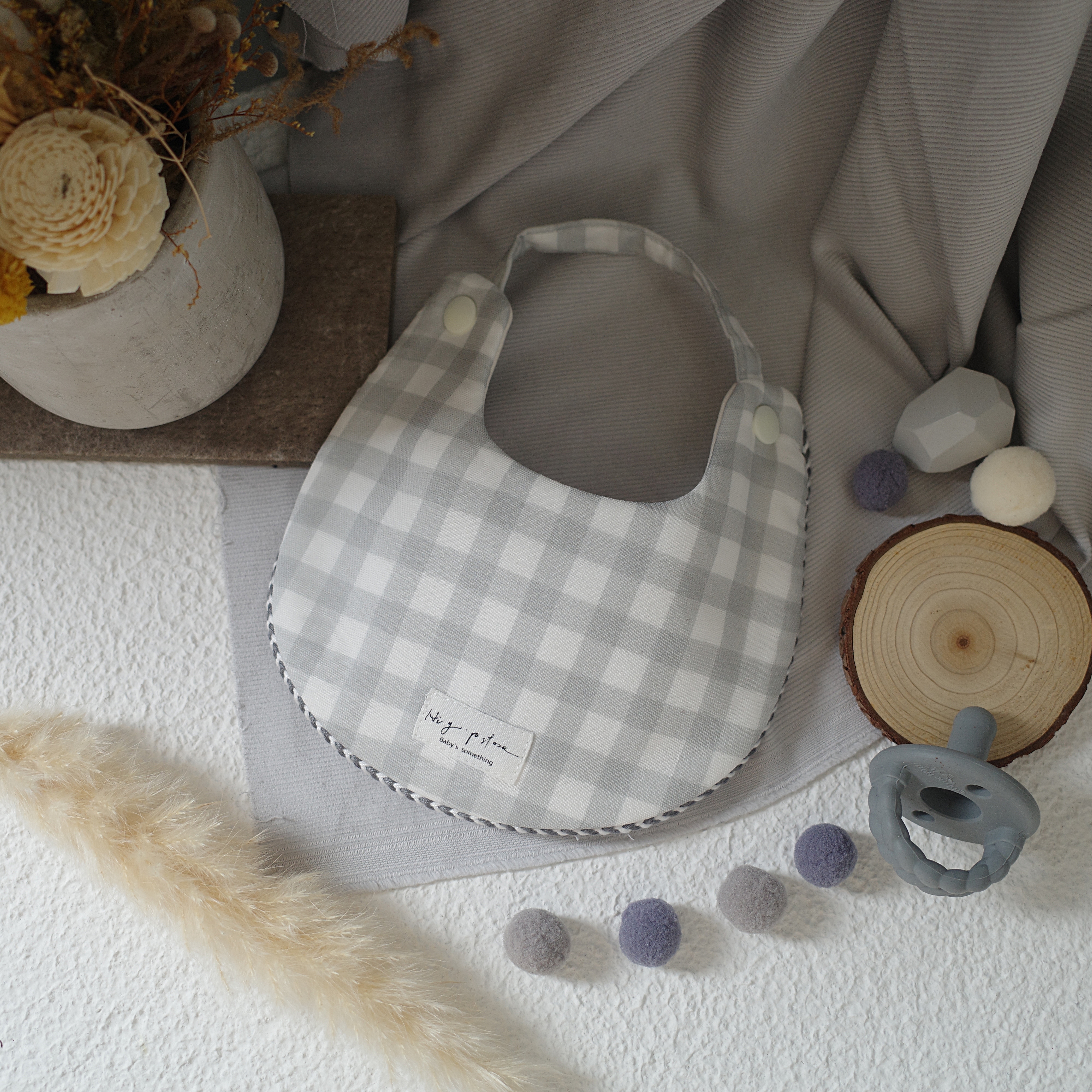 Hi Y.P store-手作圍兜-獨家設計-銀灰格紋