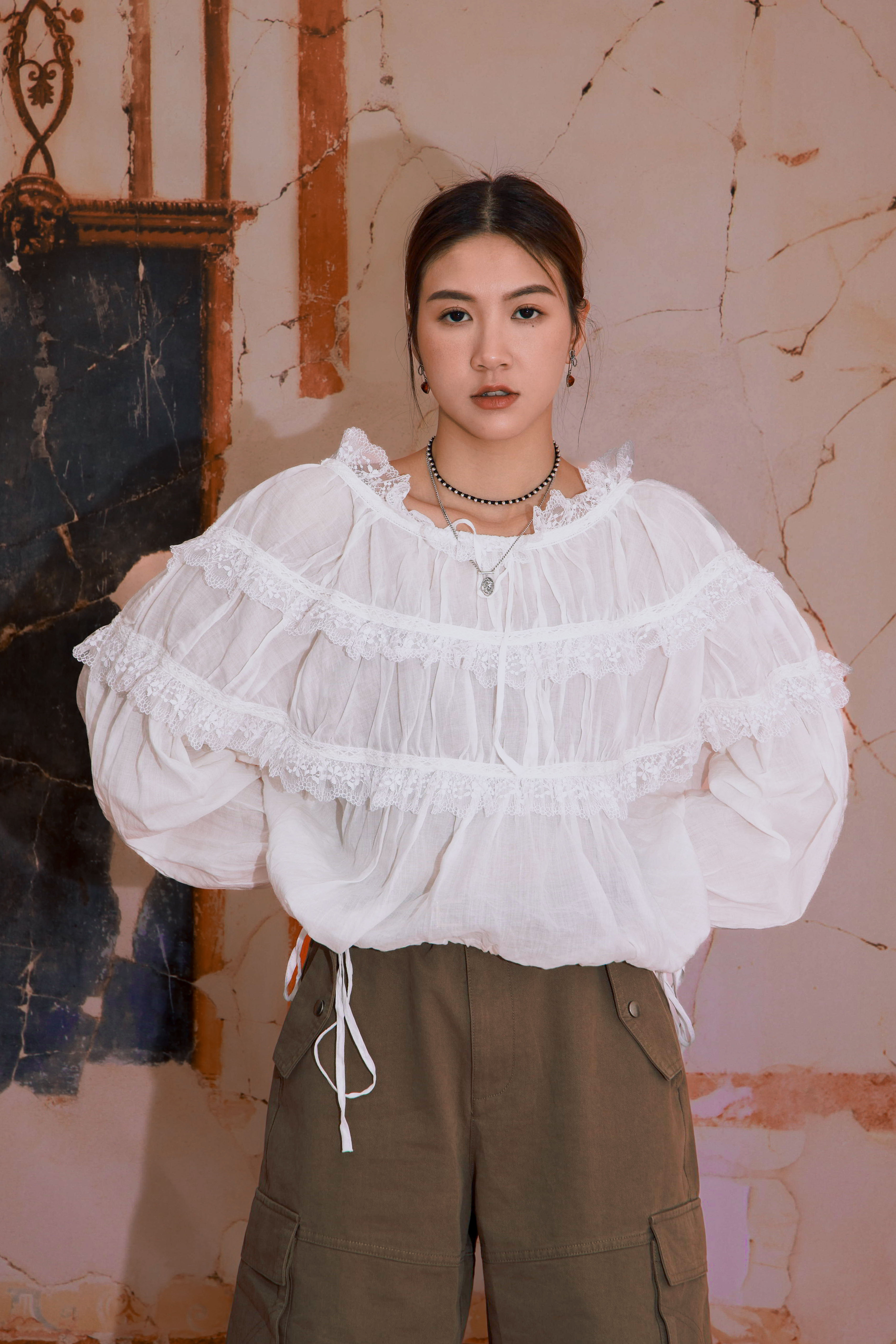 三層荷葉蕾絲邊透薄棉束腳上衣 (現貨款式）