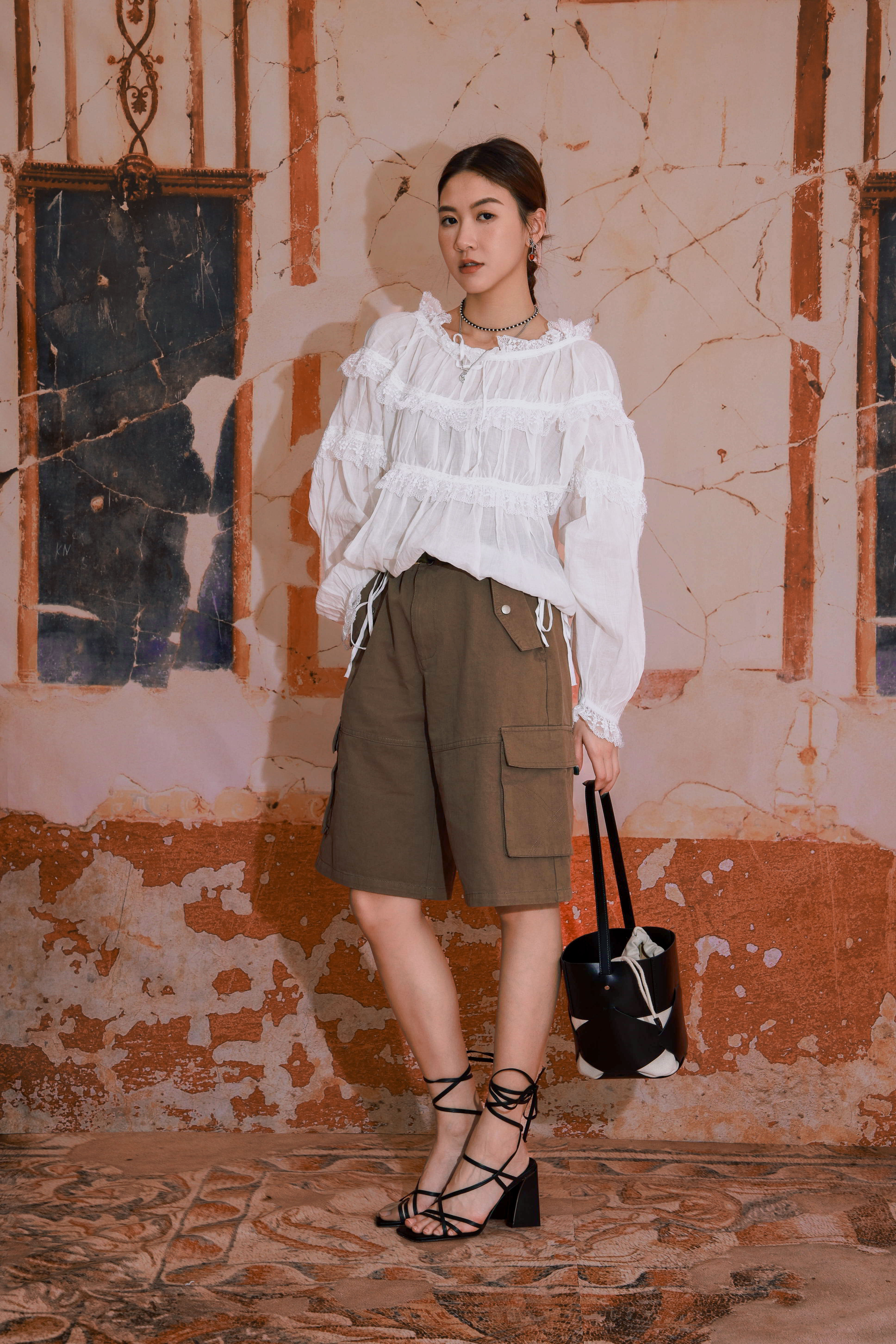 三層荷葉蕾絲邊透薄棉束腳上衣 (現貨款式）