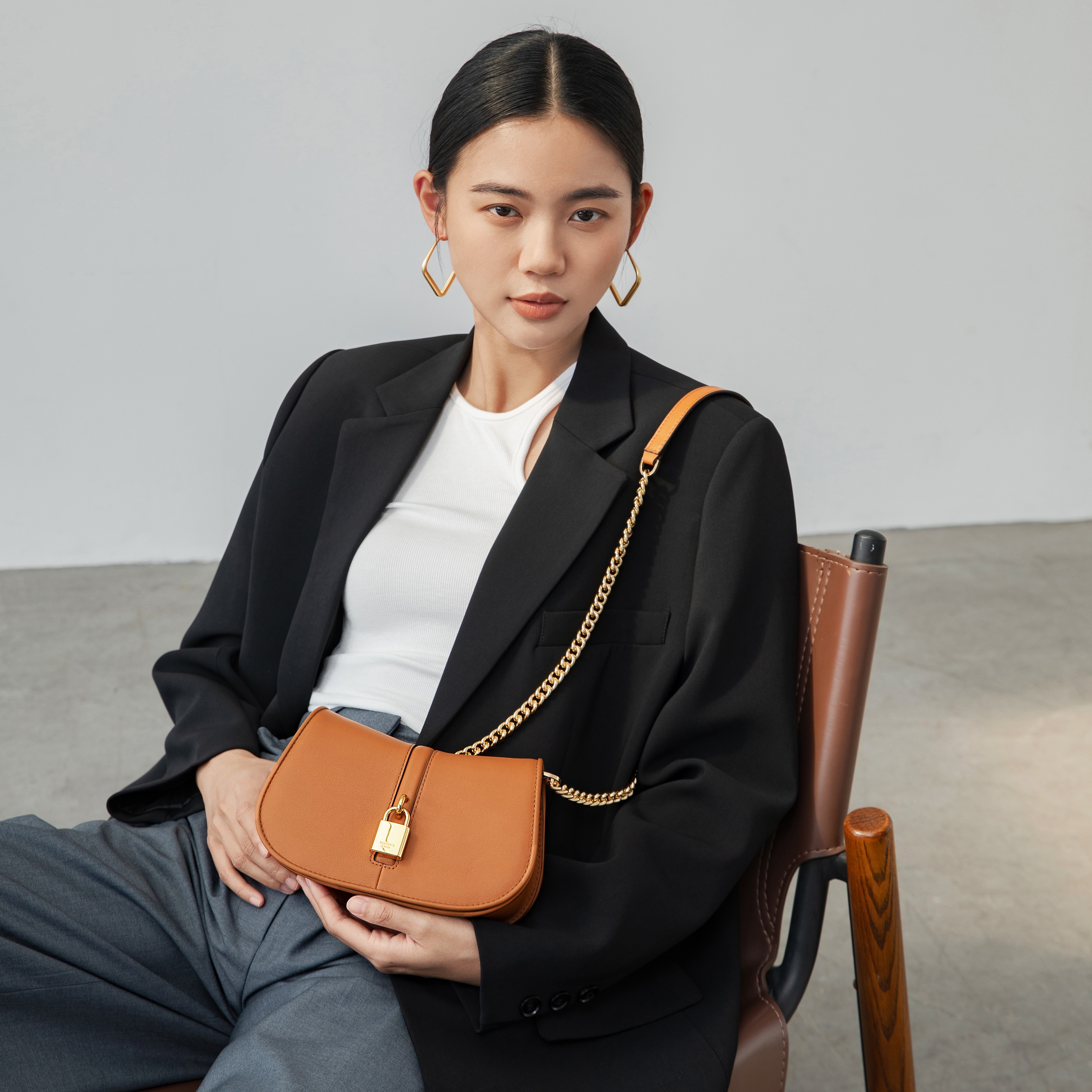 Lock 馬鞍斜背袋